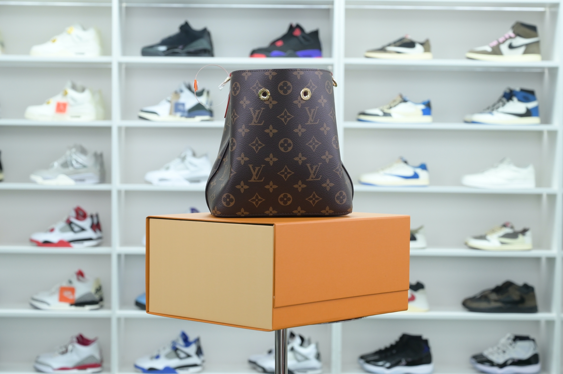 LOUIS VUITTON
