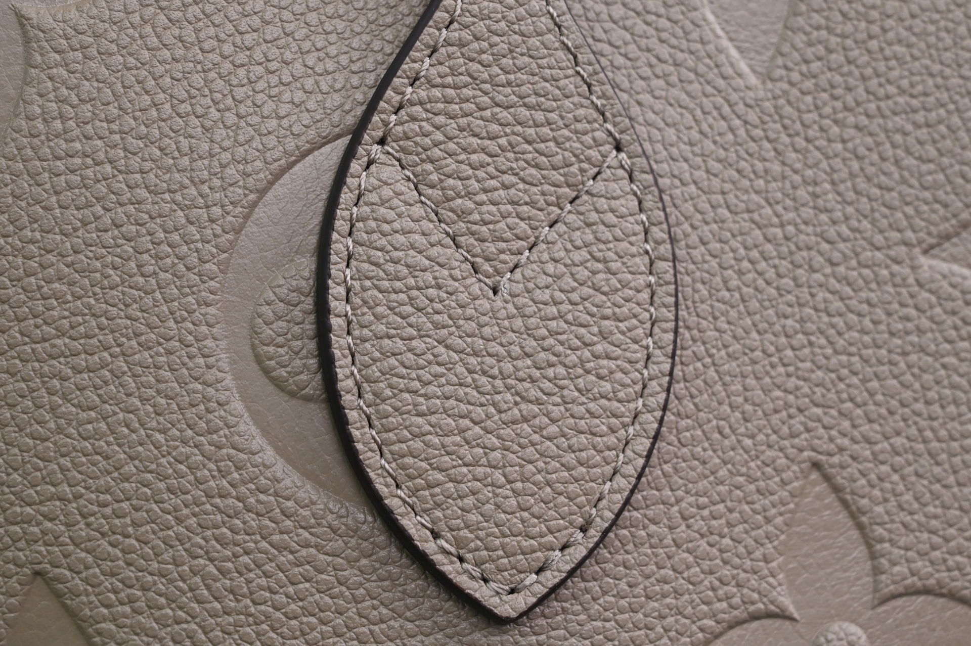 LOUIS VUITTON NEVERFULL  Tote