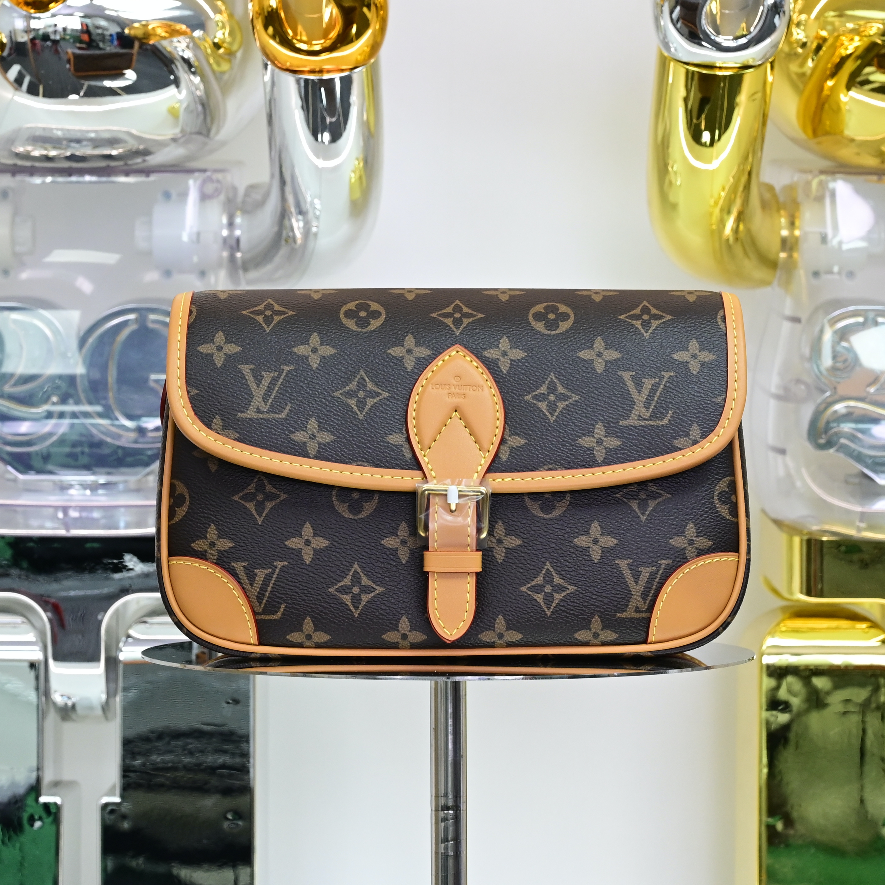 LOUIS VUITTON