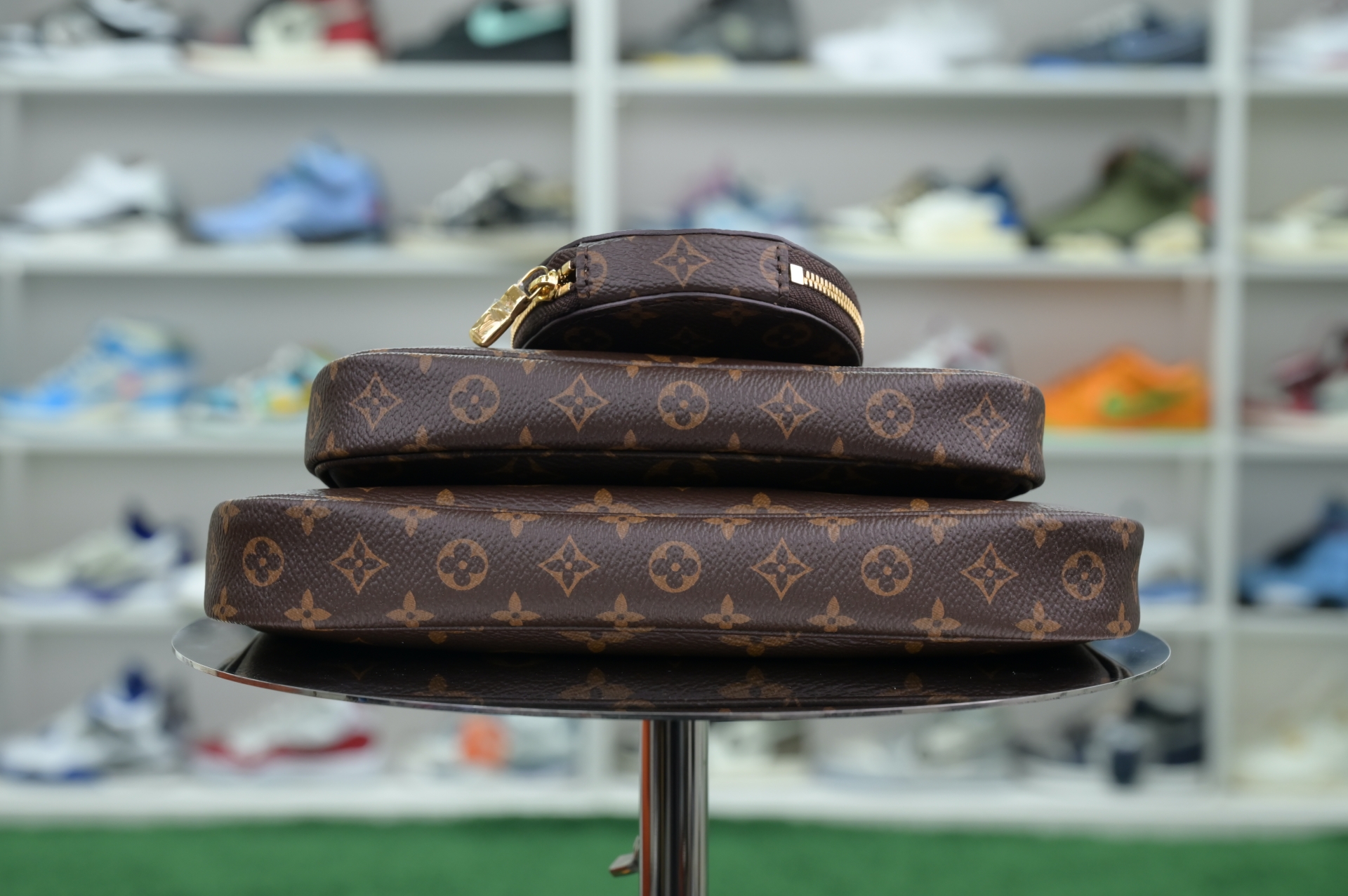 LOUIS VUITTON