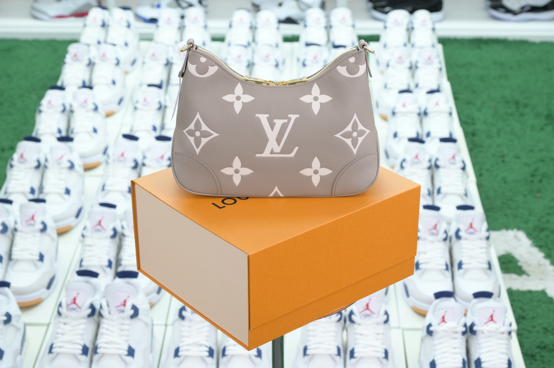 LOUIS VUITTON