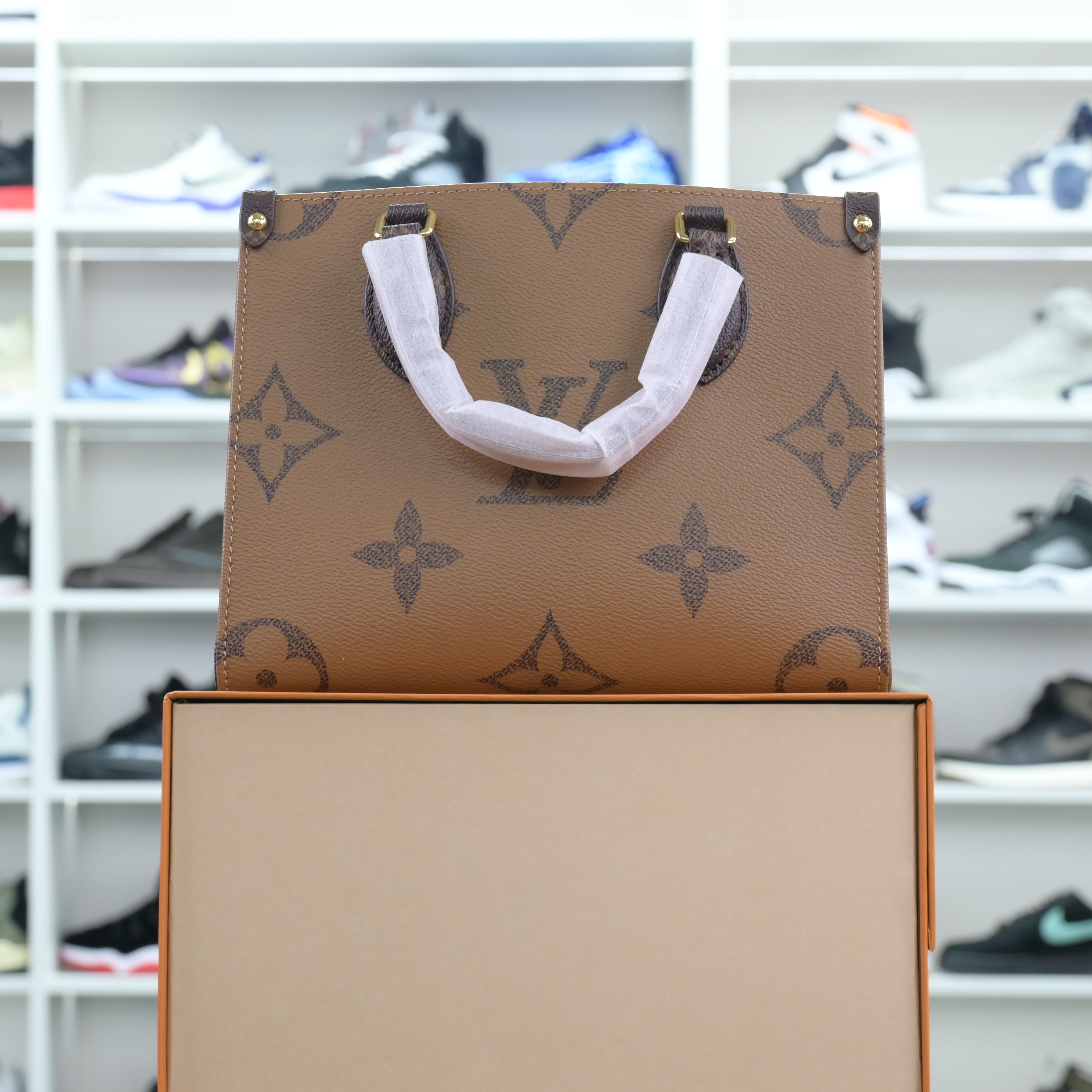 LOUIS VUITTON