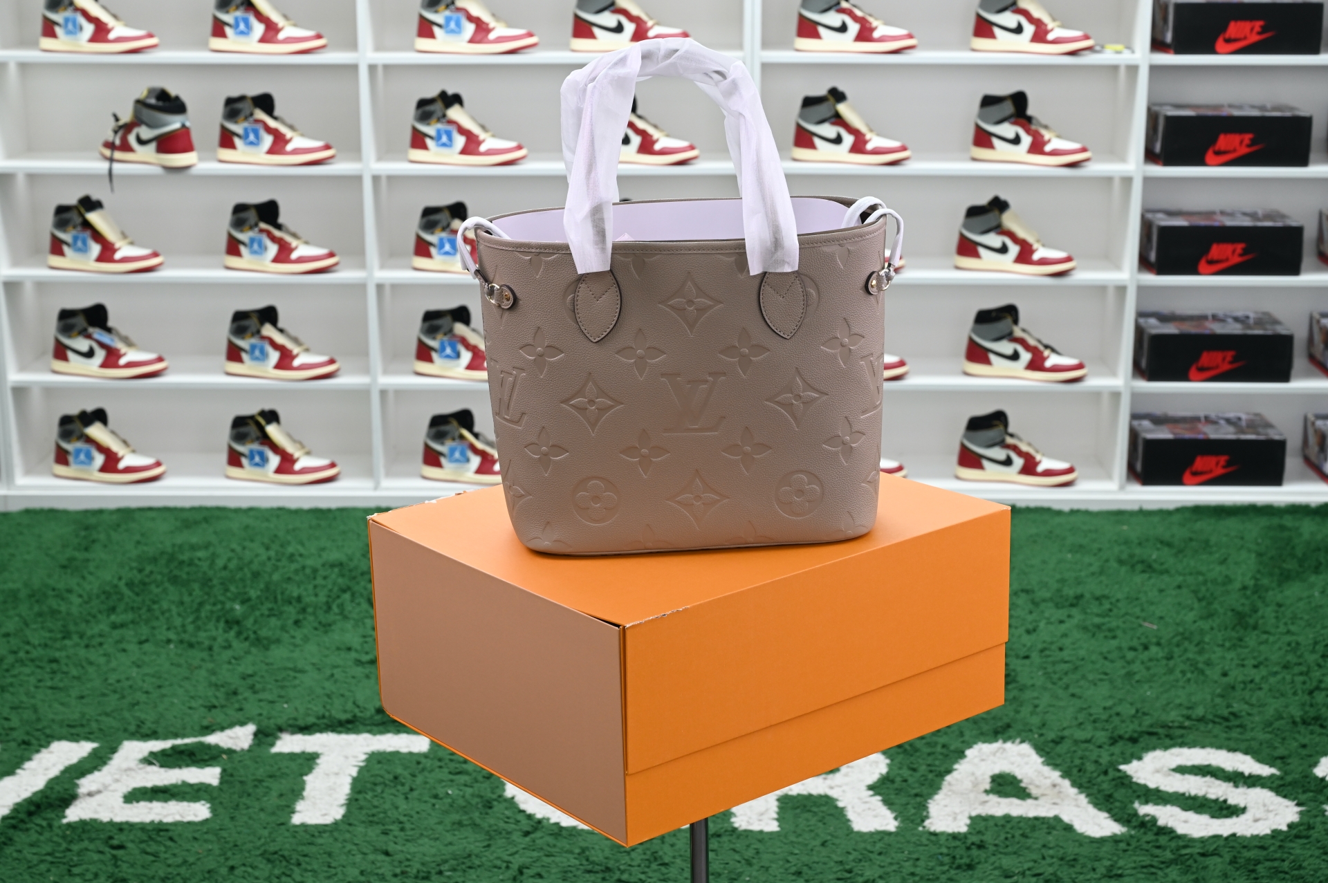 LOUIS VUITTON NEVERFULL  Tote