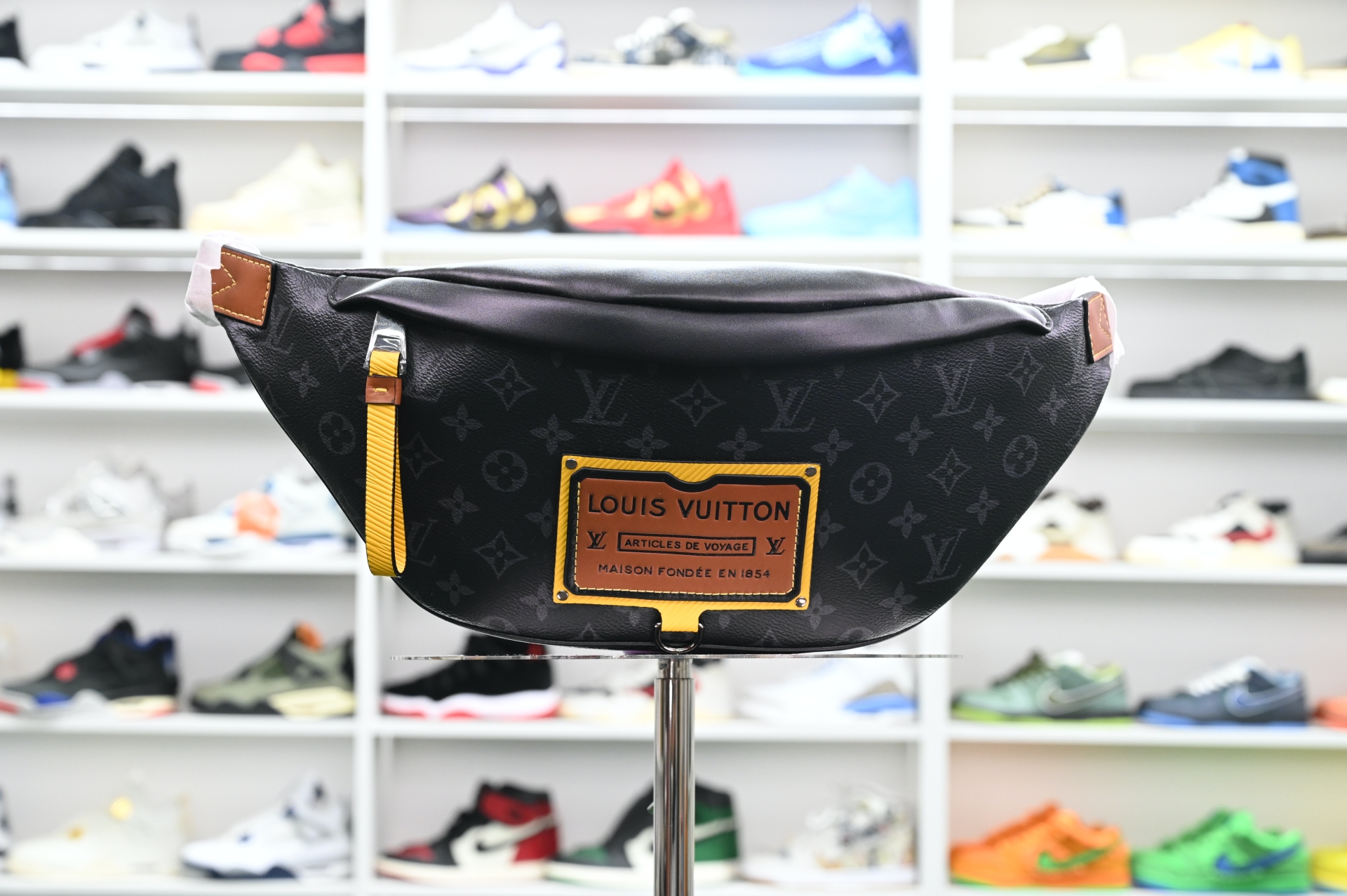 LOUIS VUITTON Discovery