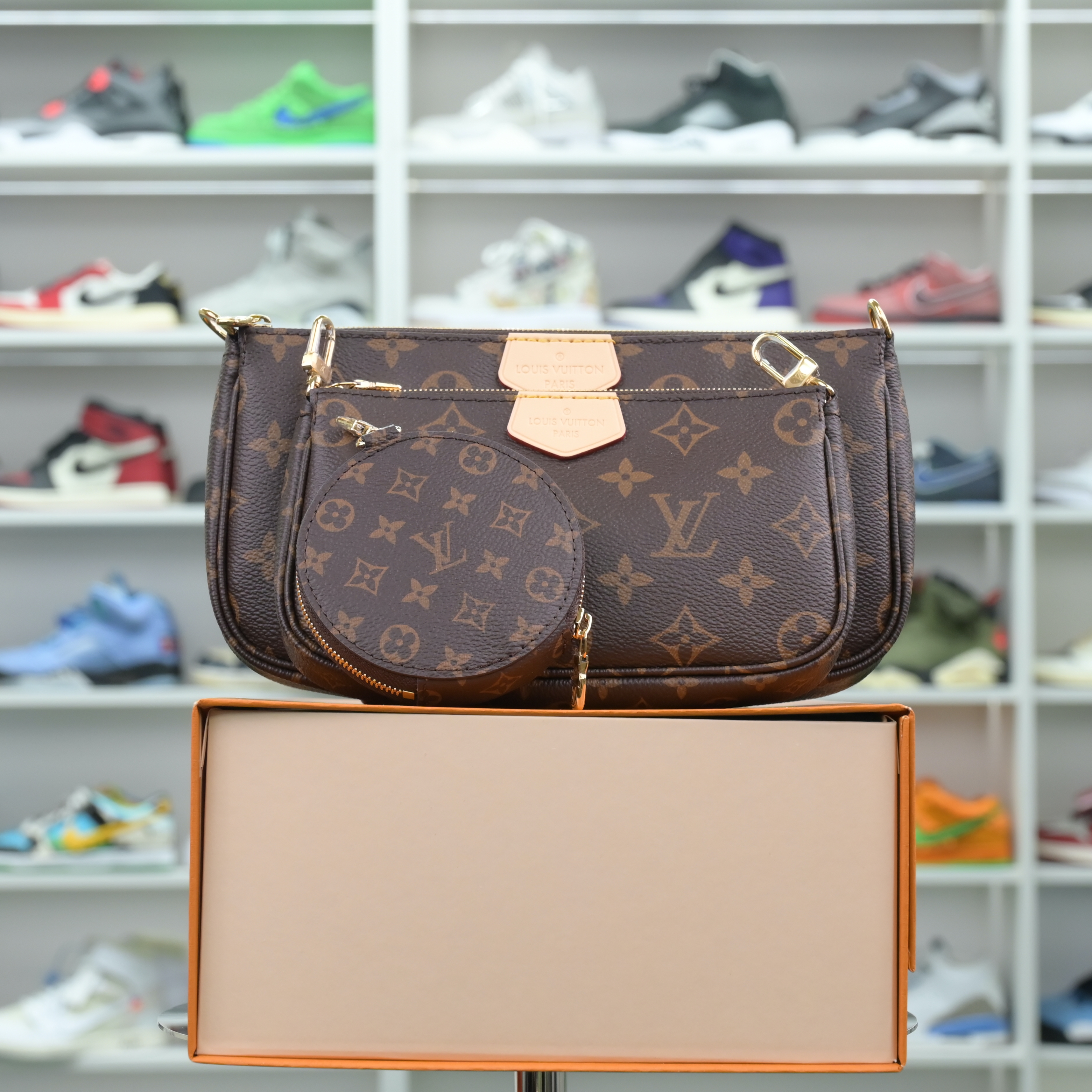 LOUIS VUITTON