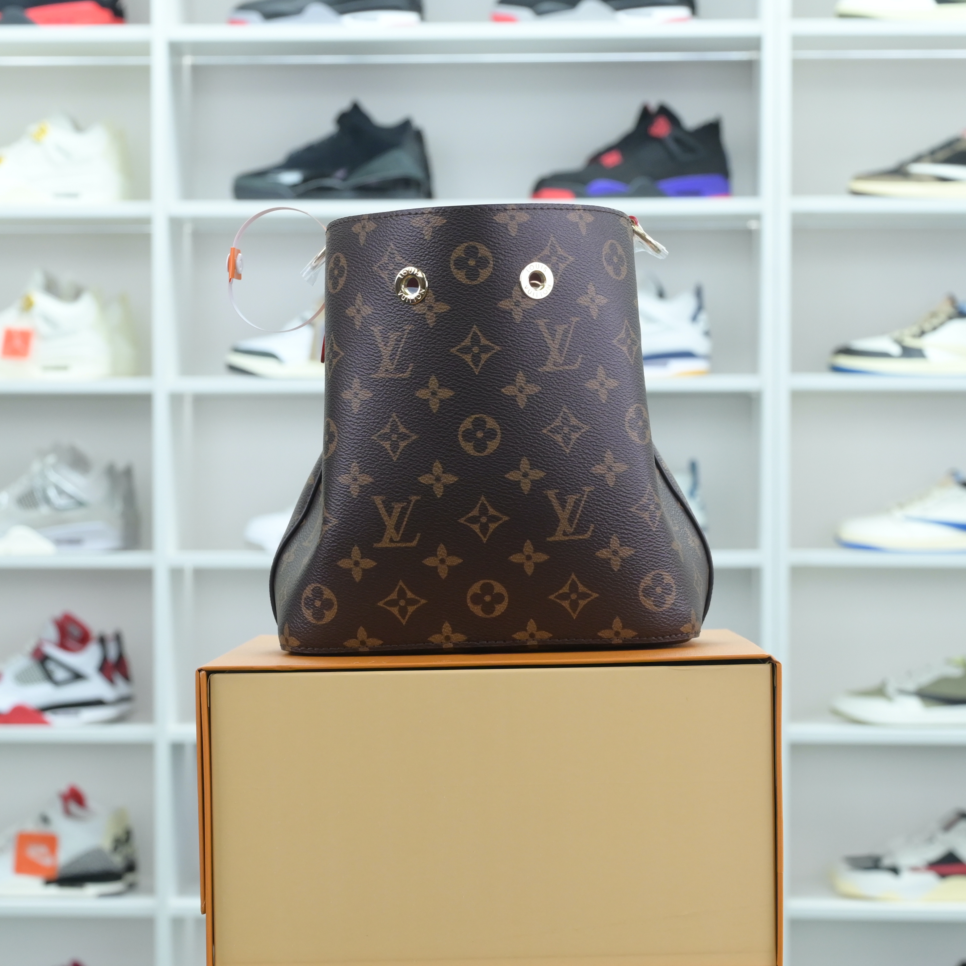 LOUIS VUITTON