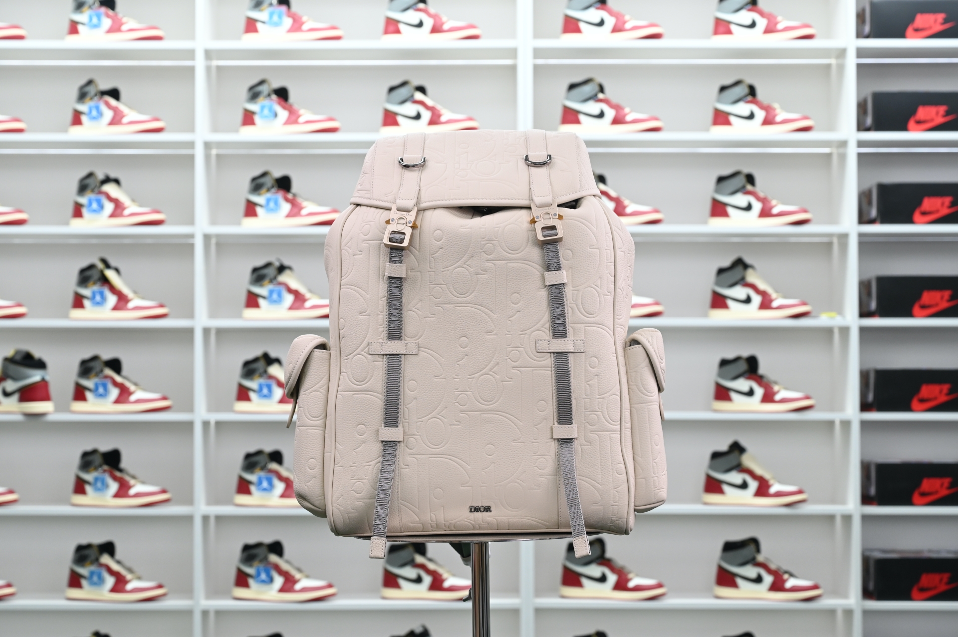 DIOR