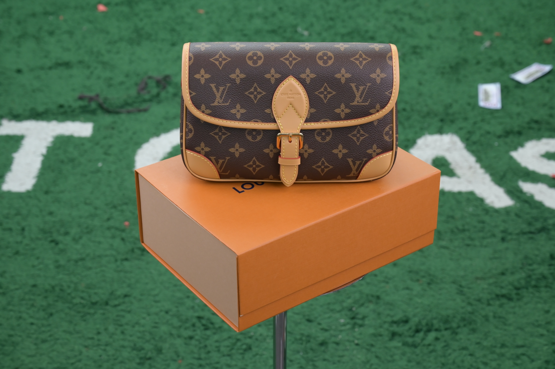 LOUIS VUITTON