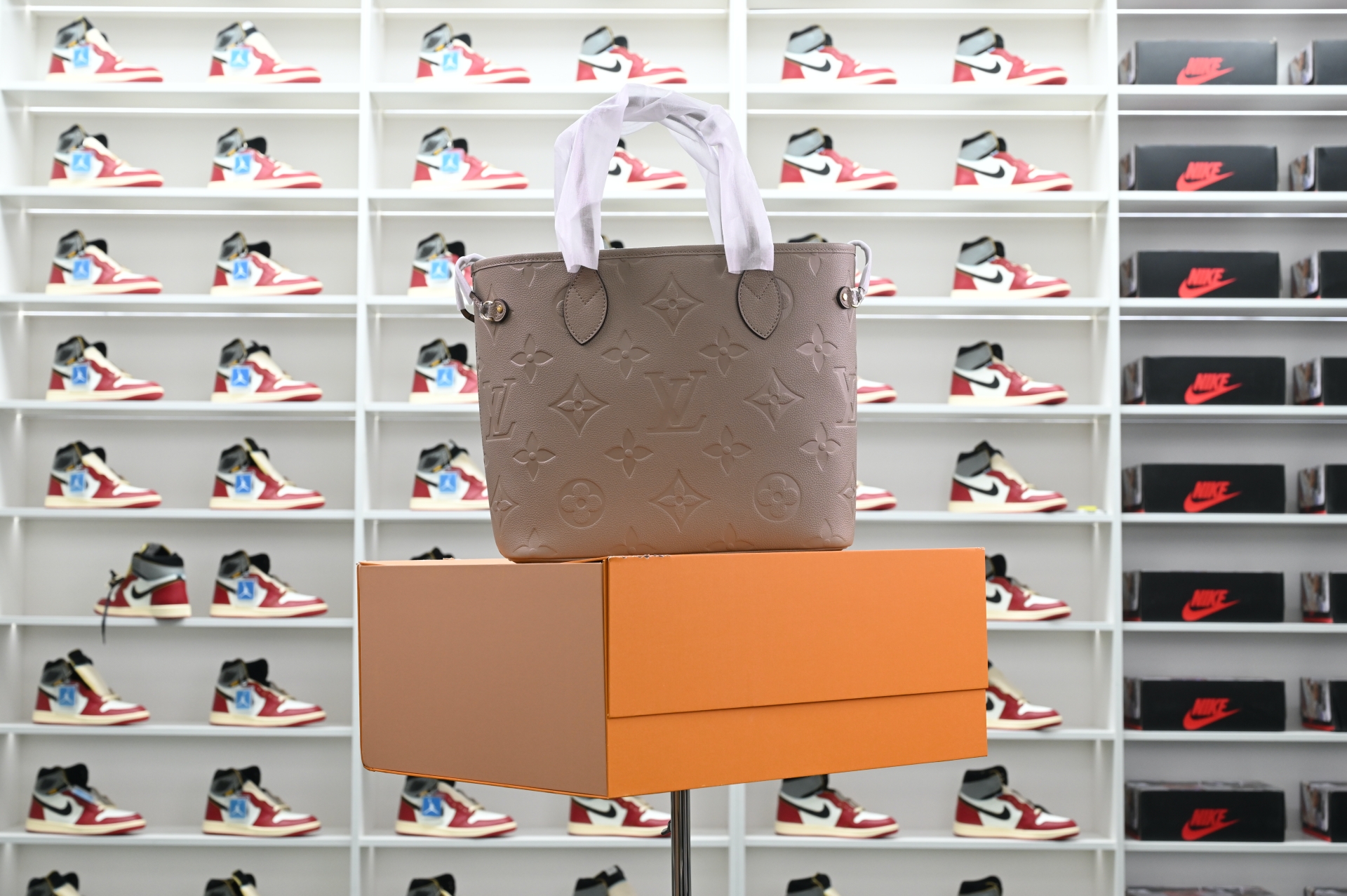 LOUIS VUITTON NEVERFULL Tote