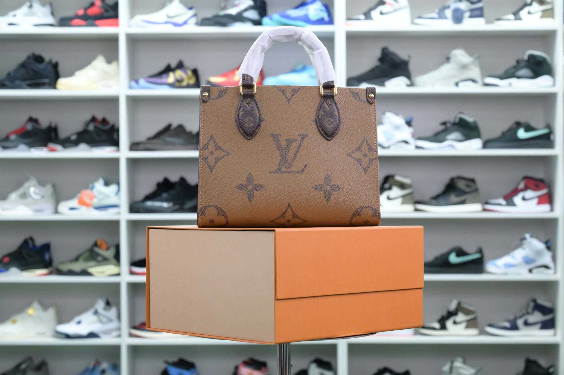 LOUIS VUITTON