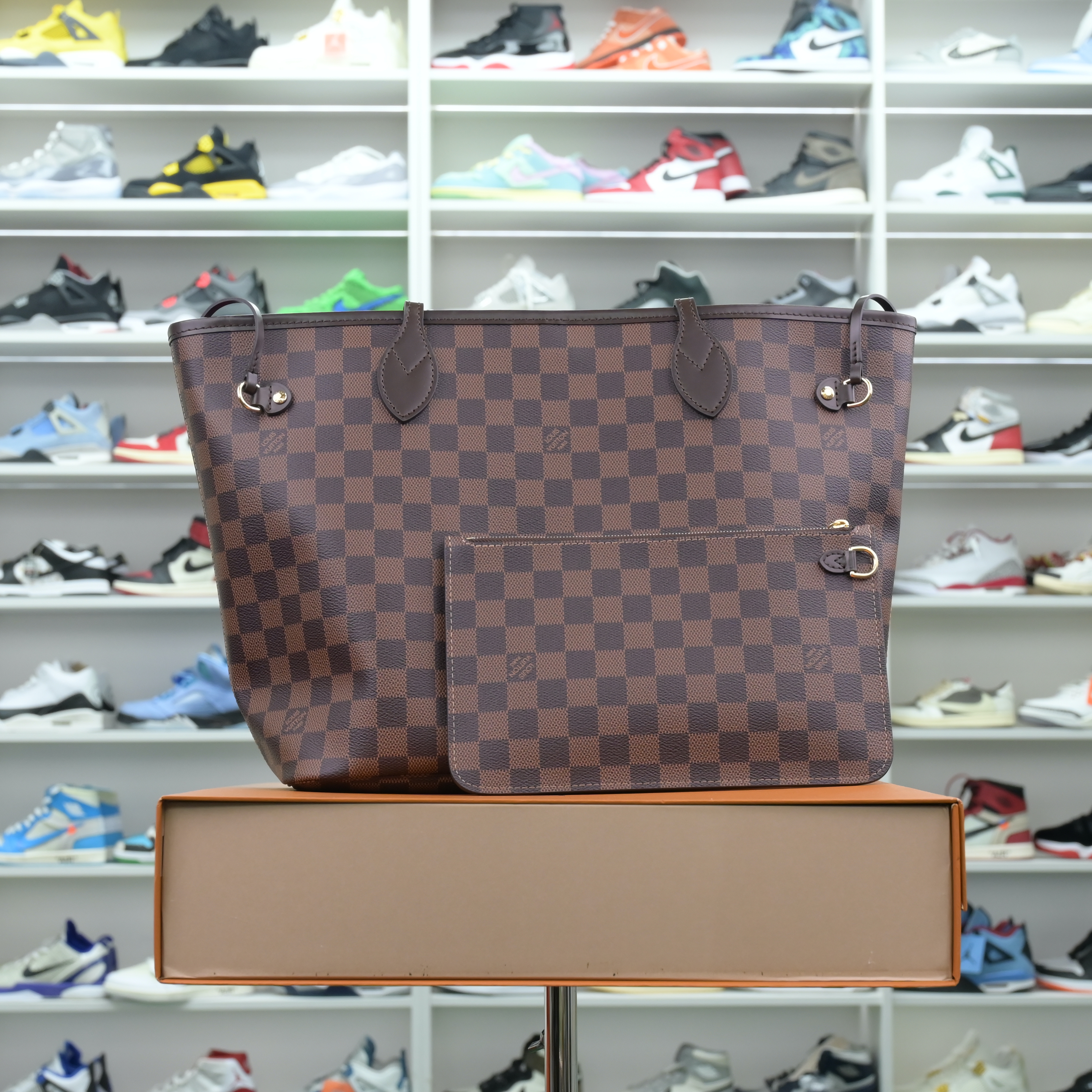 LOUIS VUITTON