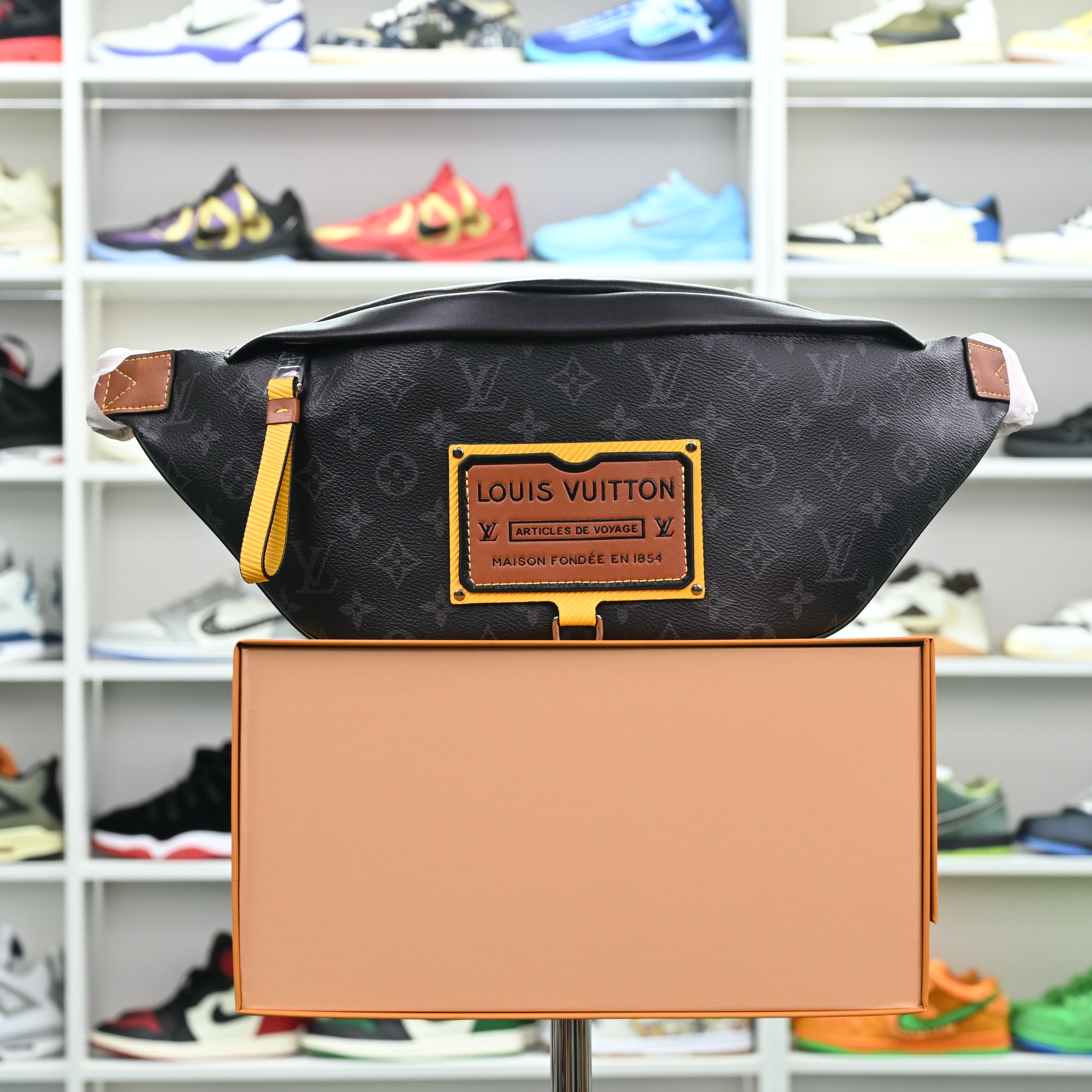LOUIS VUITTON Discovery