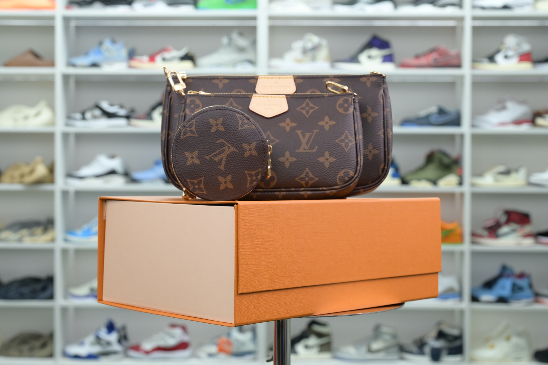 LOUIS VUITTON