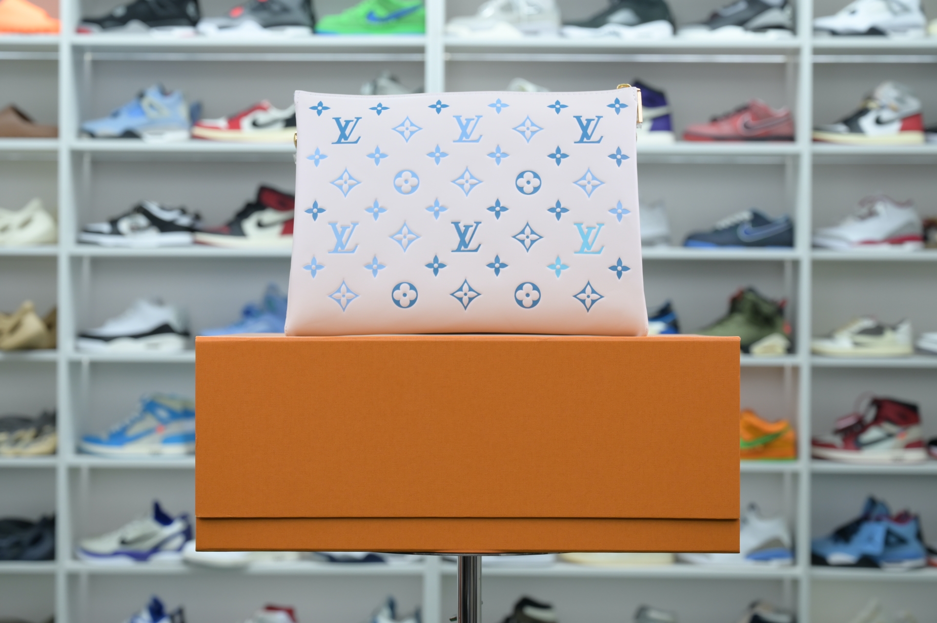 LOUIS VUITTON