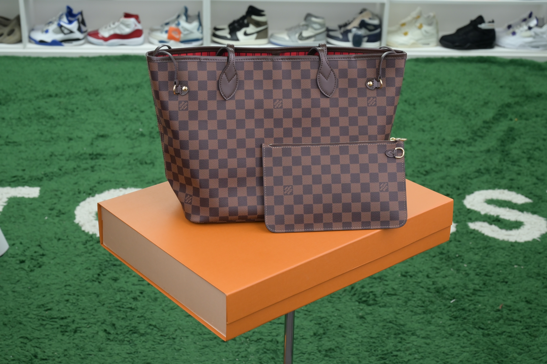 LOUIS VUITTON