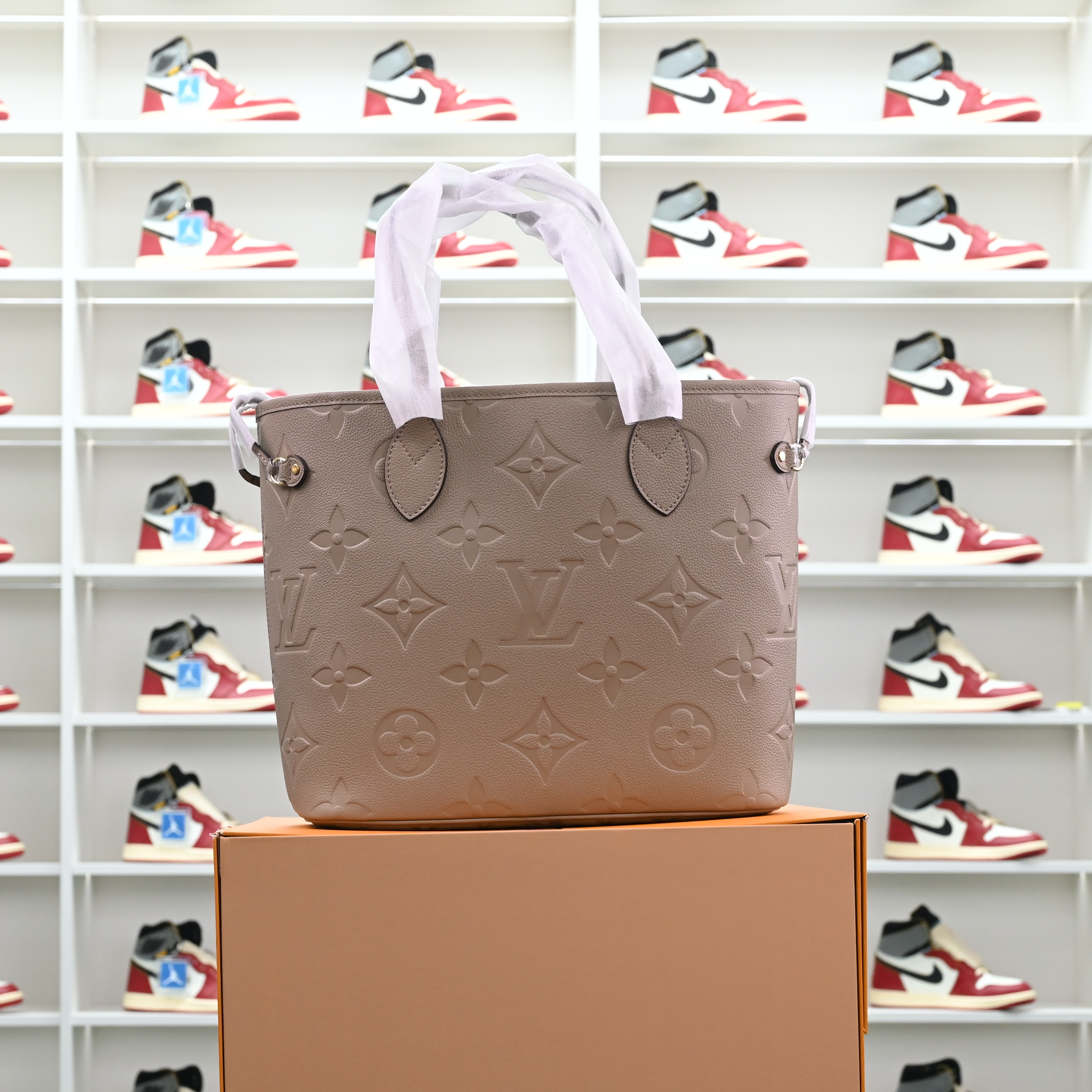LOUIS VUITTON NEVERFULL Tote