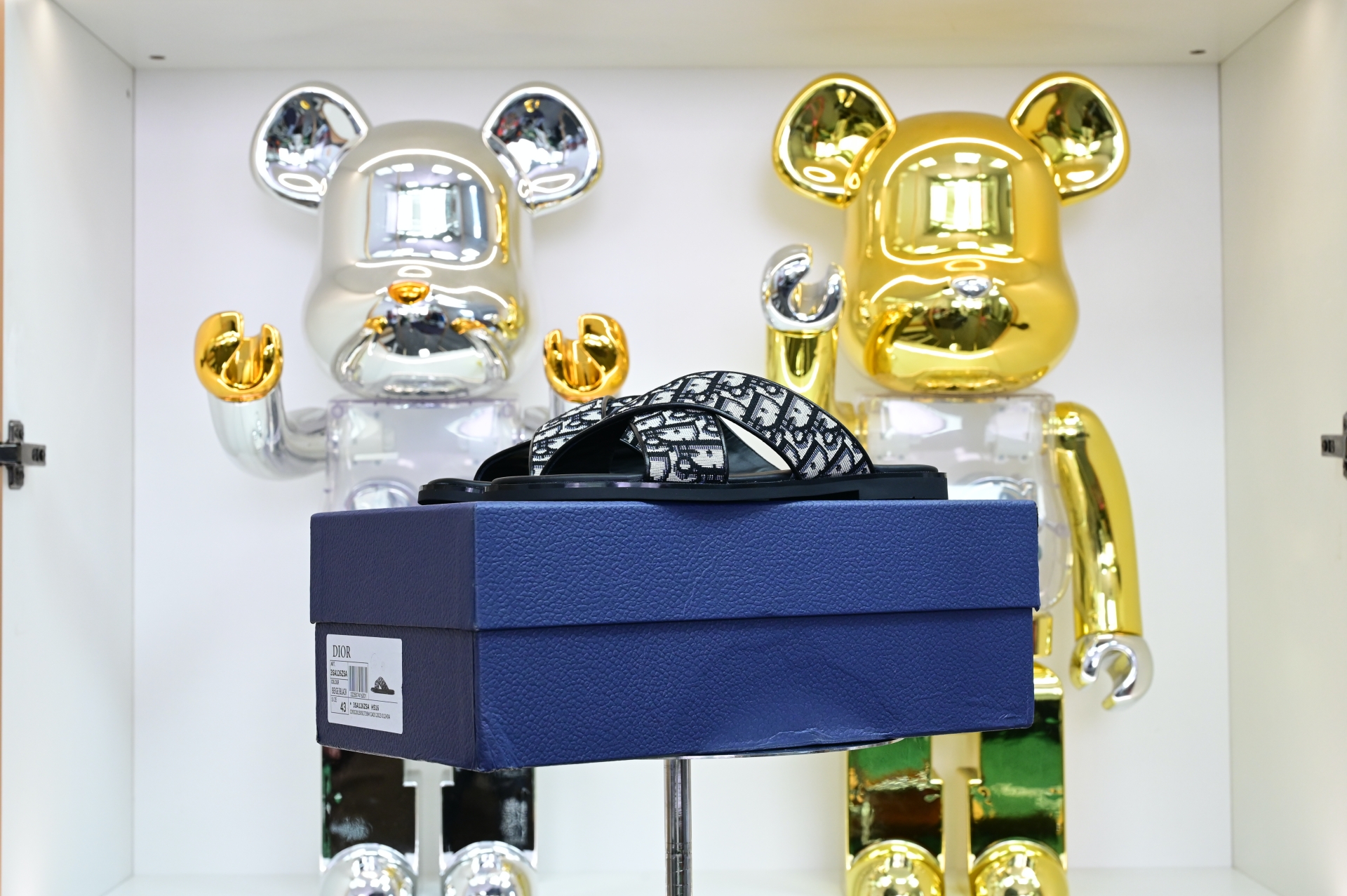 DIOR