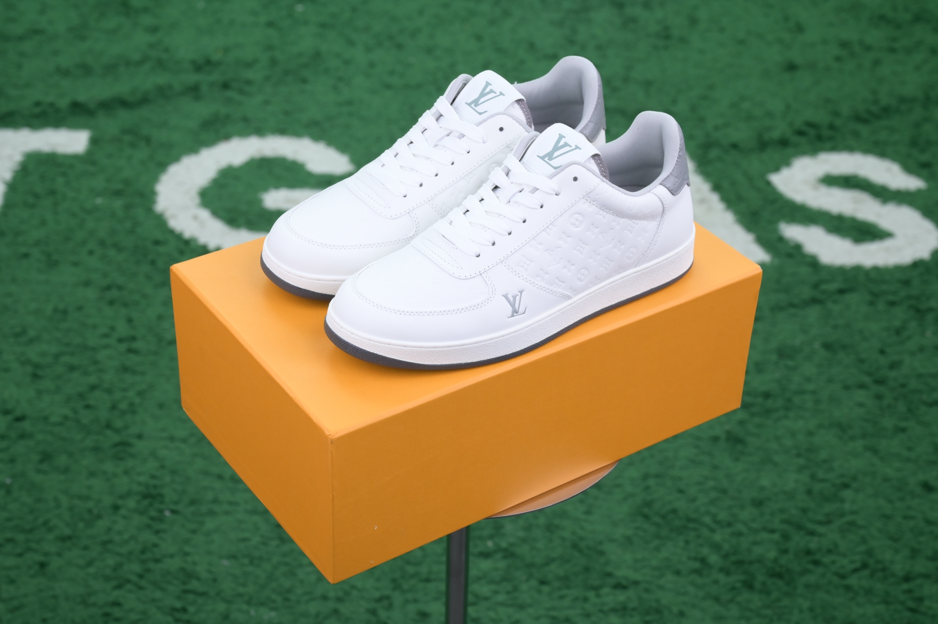 LOUIS VUITTON Rivoli