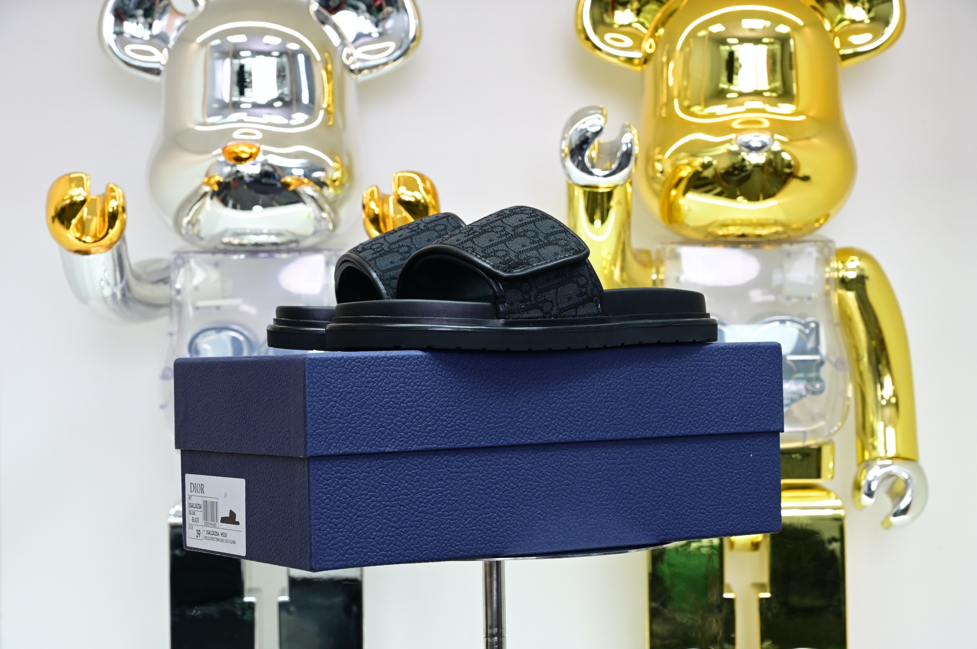 DIOR