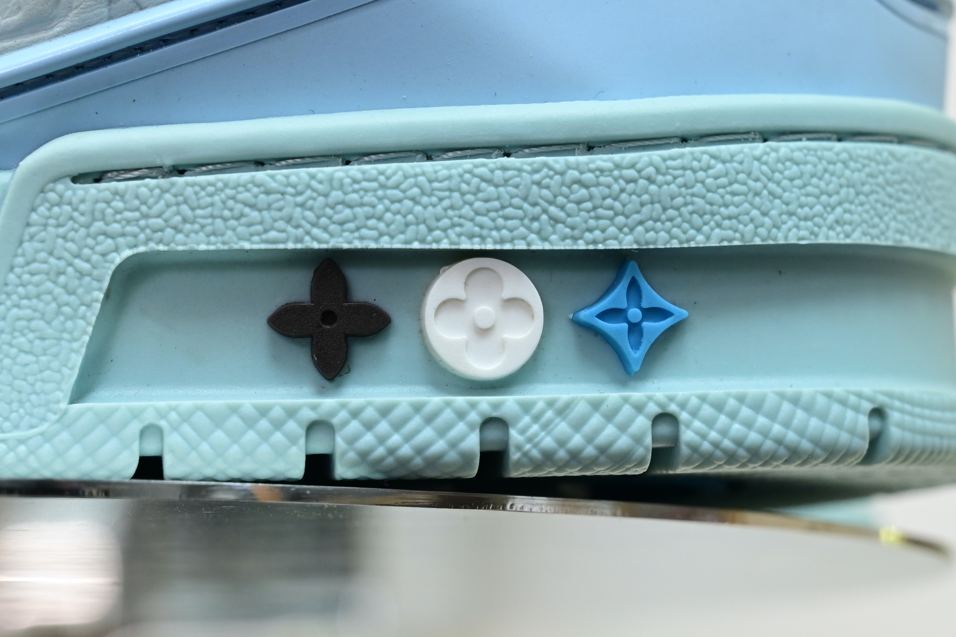 Louis Vuitton  LV   Trainer