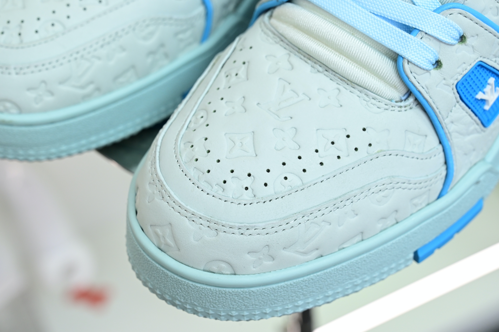 Louis Vuitton  LV   Trainer