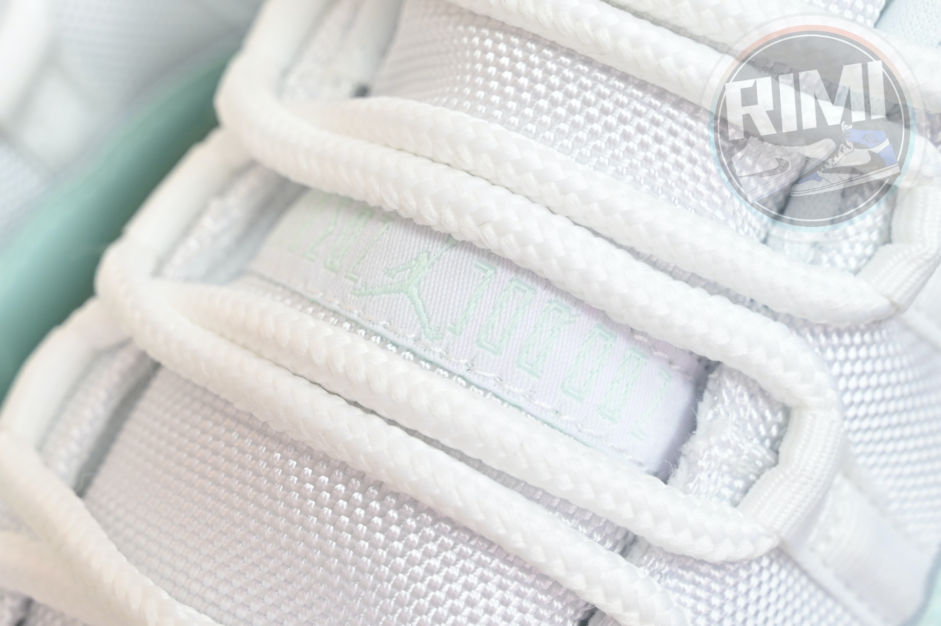 Air Jordan 11 LOW  AH7860-103
