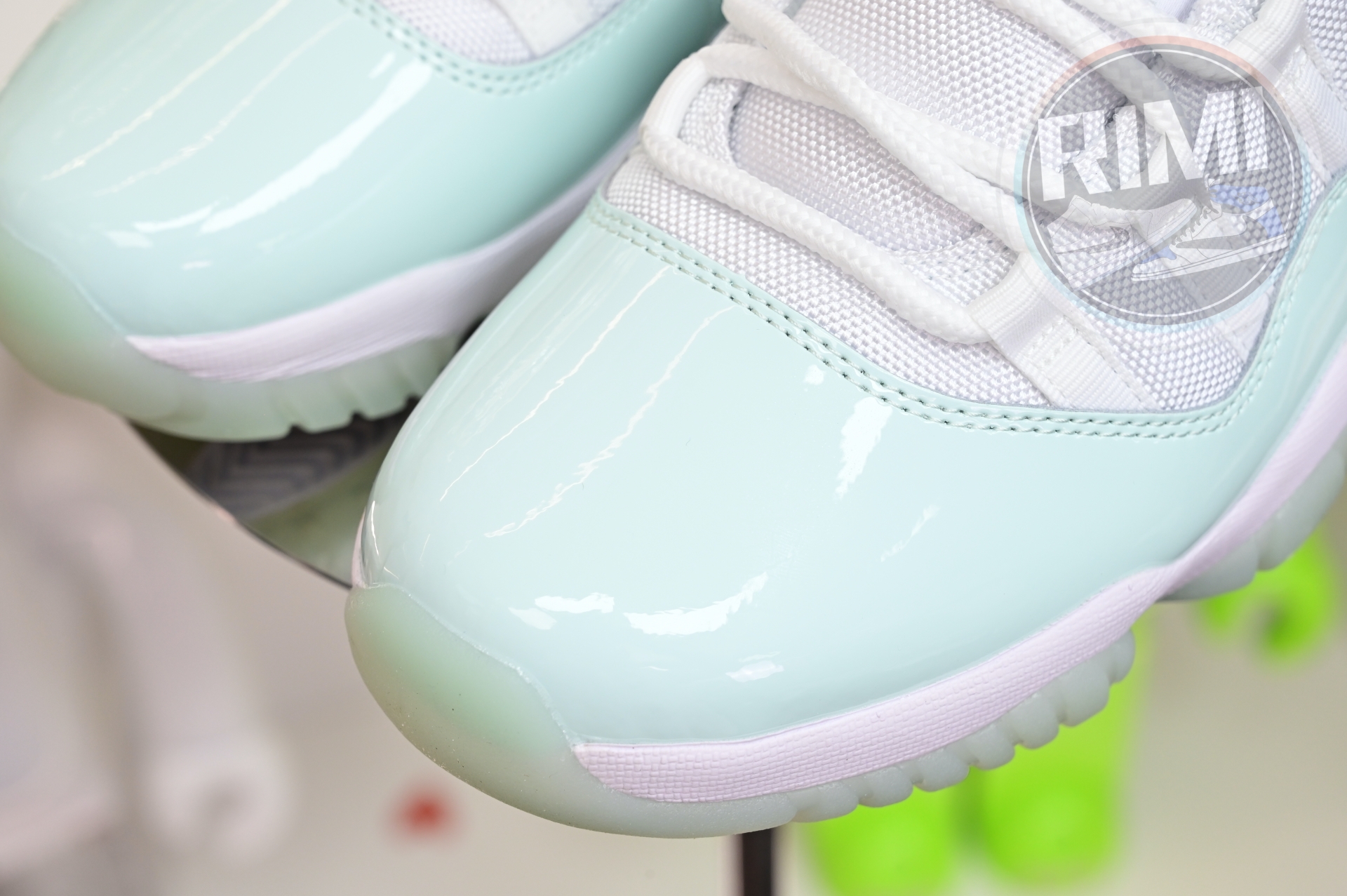 Air Jordan 11 LOW  AH7860-103
