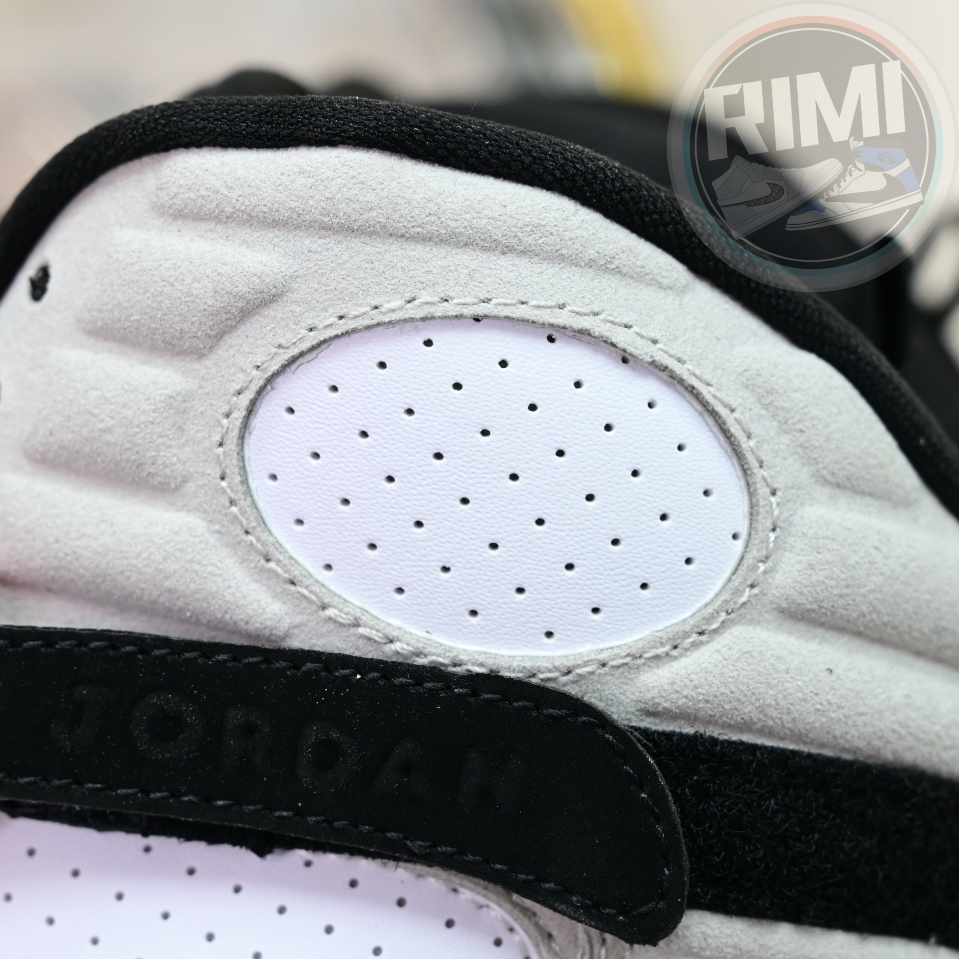 Air Jordan 8 Retro Bugs Bunny  305381-103