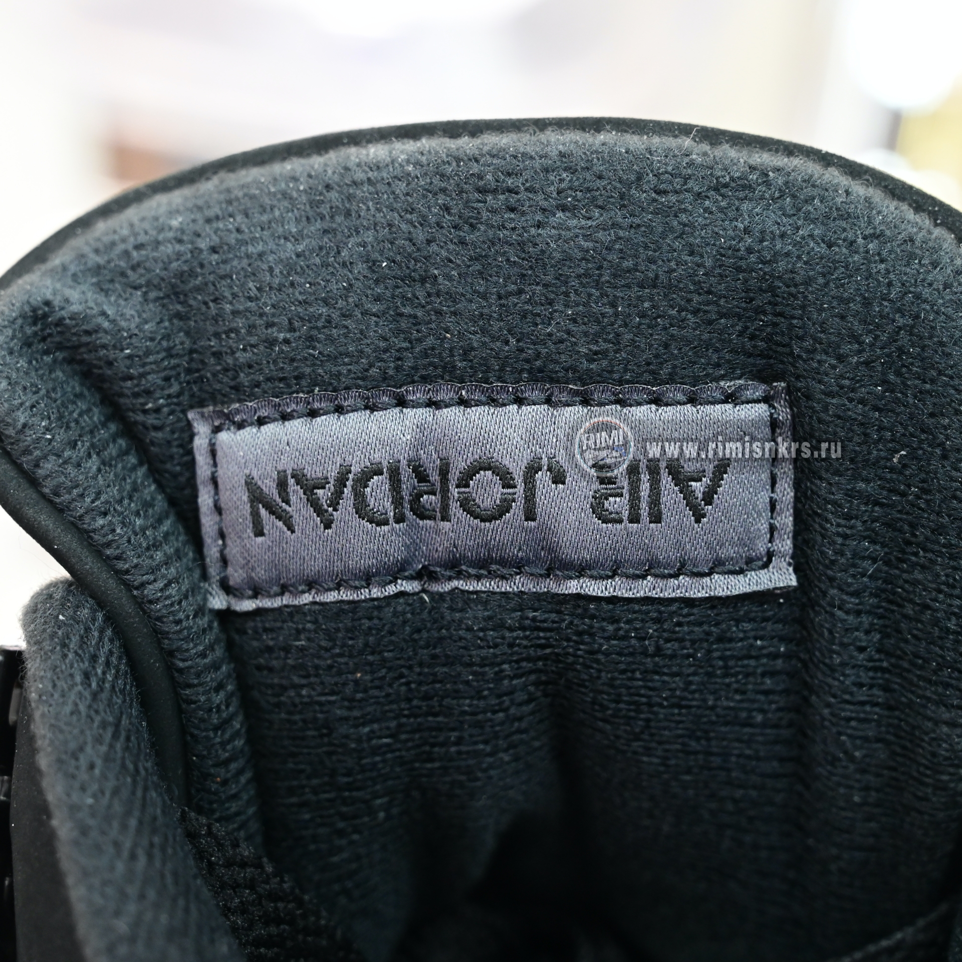 AIR JORDAN 4 RETRO 'BLACK CAT' 2025  FV5029-010