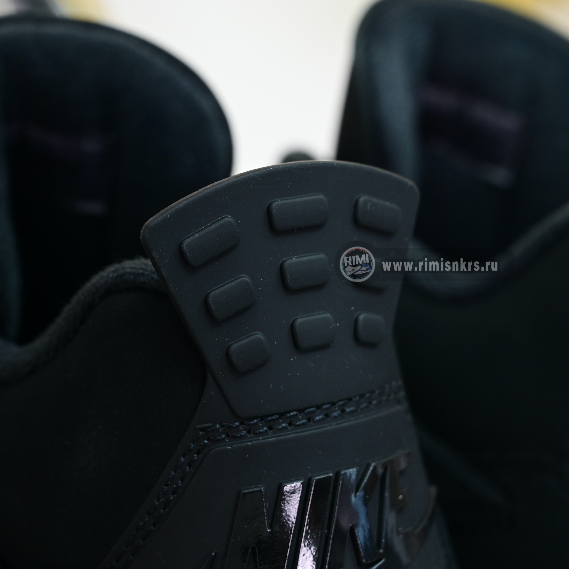 AIR JORDAN 4 RETRO 'BLACK CAT' 2025  FV5029-010