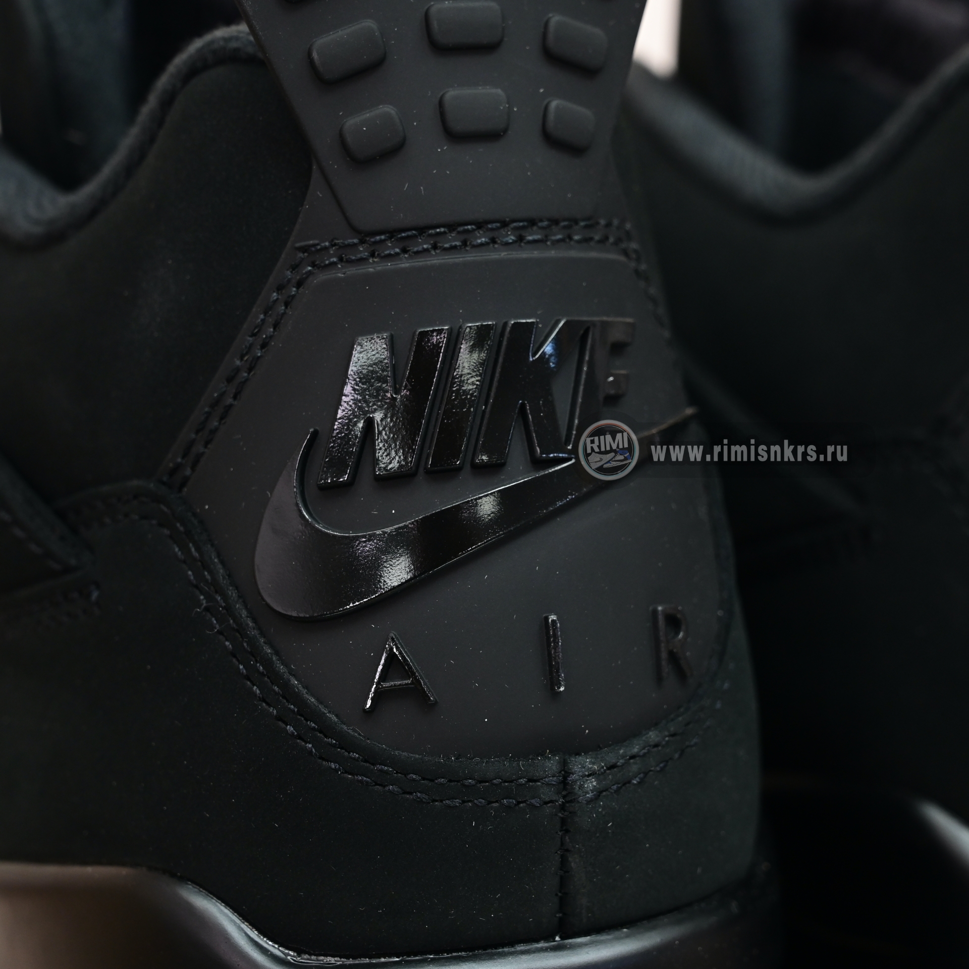 AIR JORDAN 4 RETRO 'BLACK CAT' 2025  FV5029-010