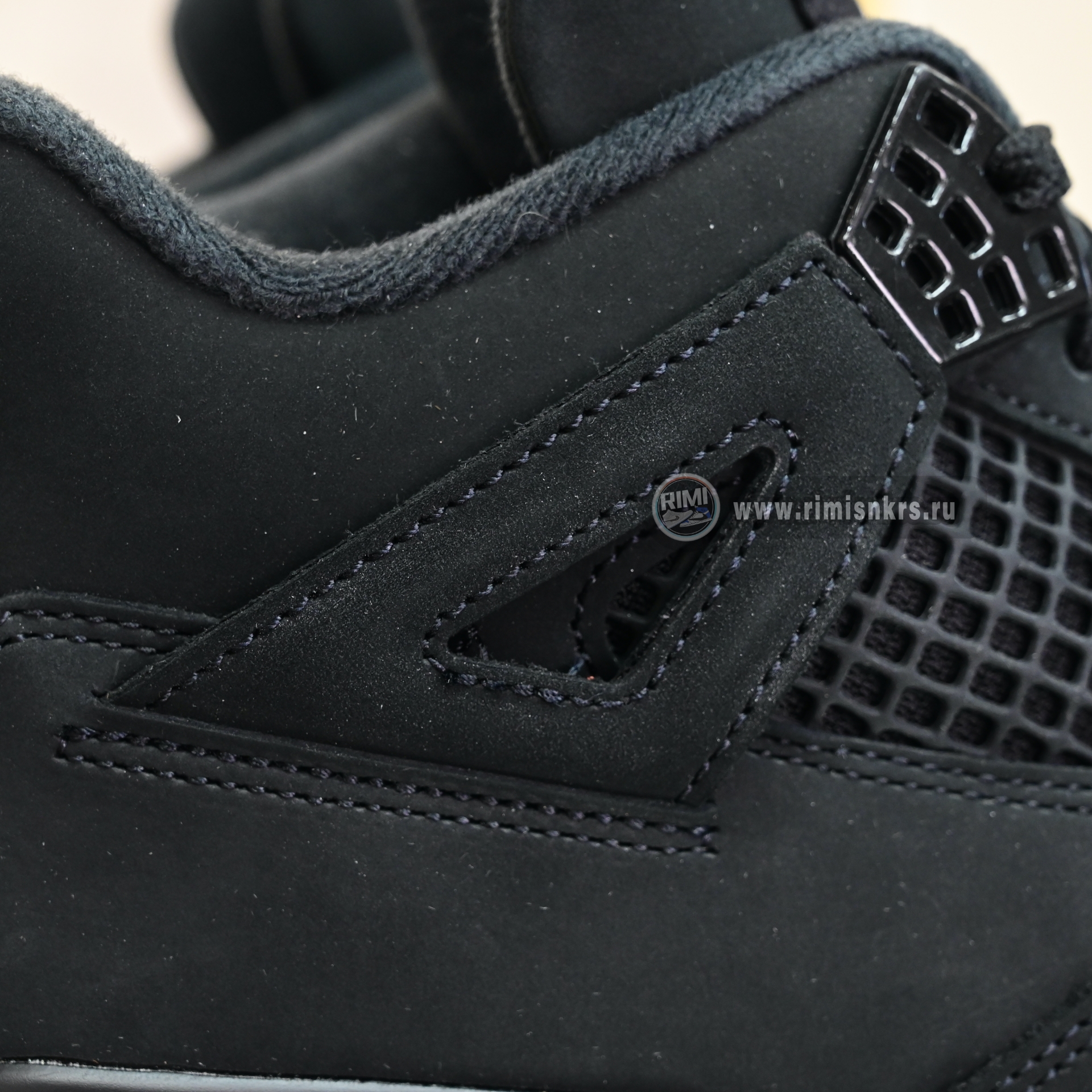 AIR JORDAN 4 RETRO 'BLACK CAT' 2025  FV5029-010