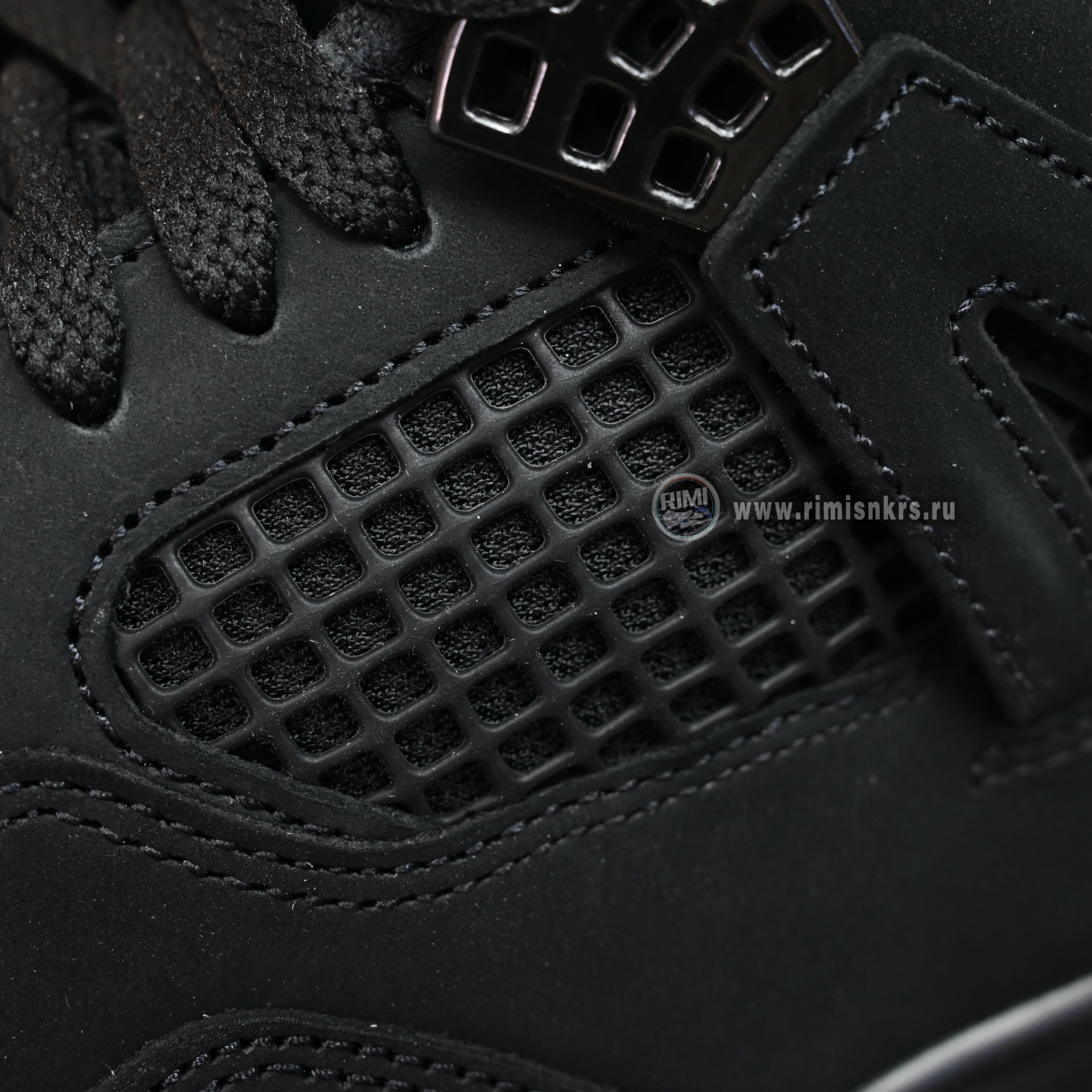 AIR JORDAN 4 RETRO 'BLACK CAT' 2025  FV5029-010