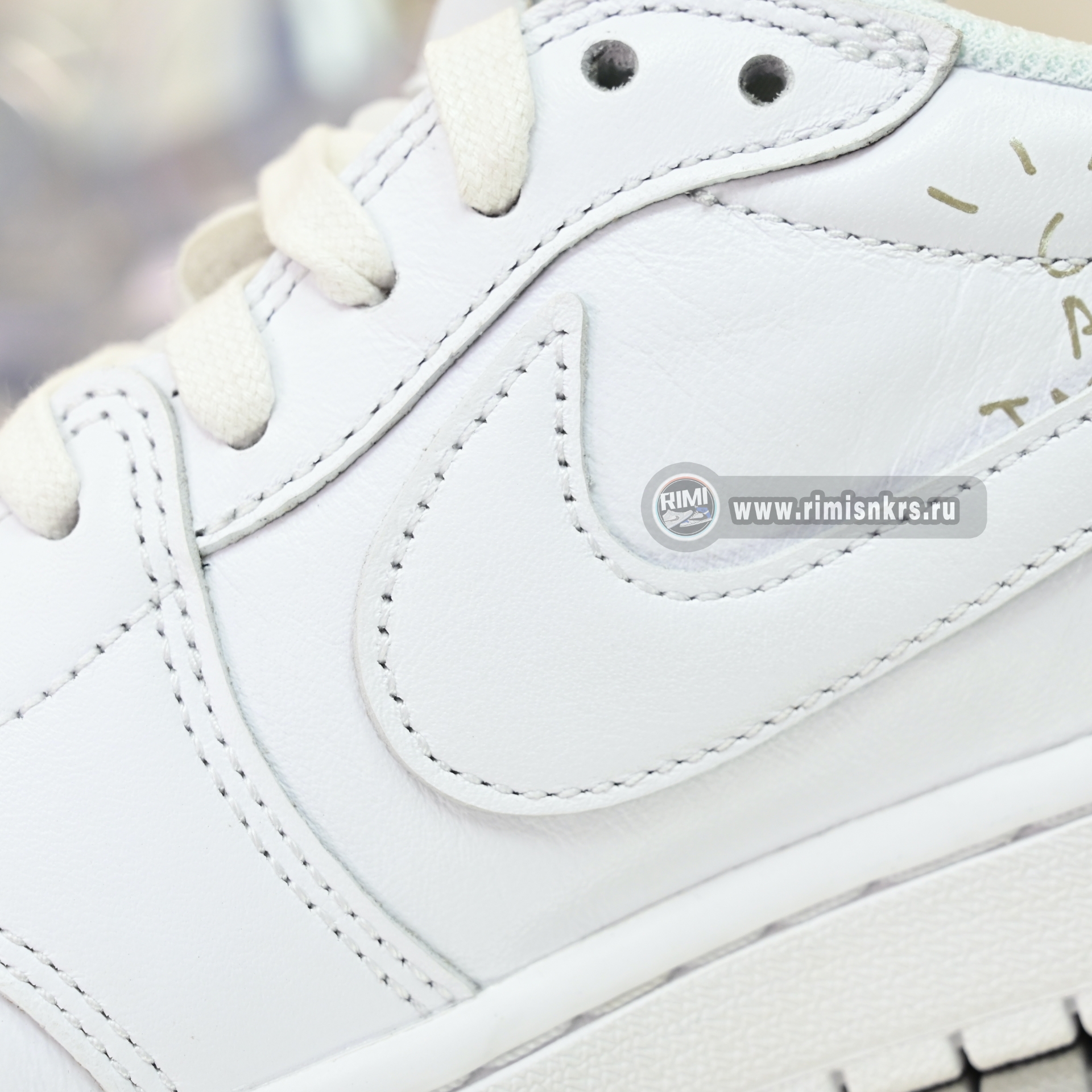 Travis Scott  x Air Jordan 1 TD1228-111 AJ1
