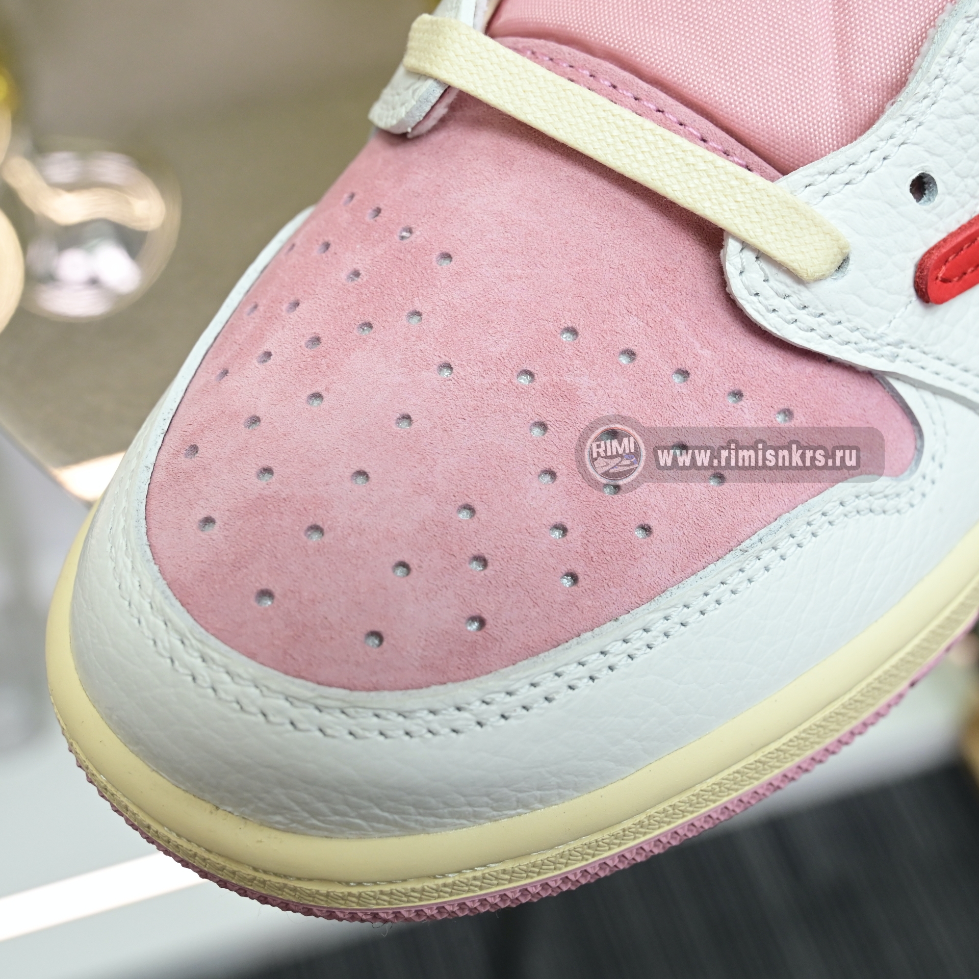 Travis Scott x Jordan 1 Retro Low Sail Shy Pink  DM7866-100