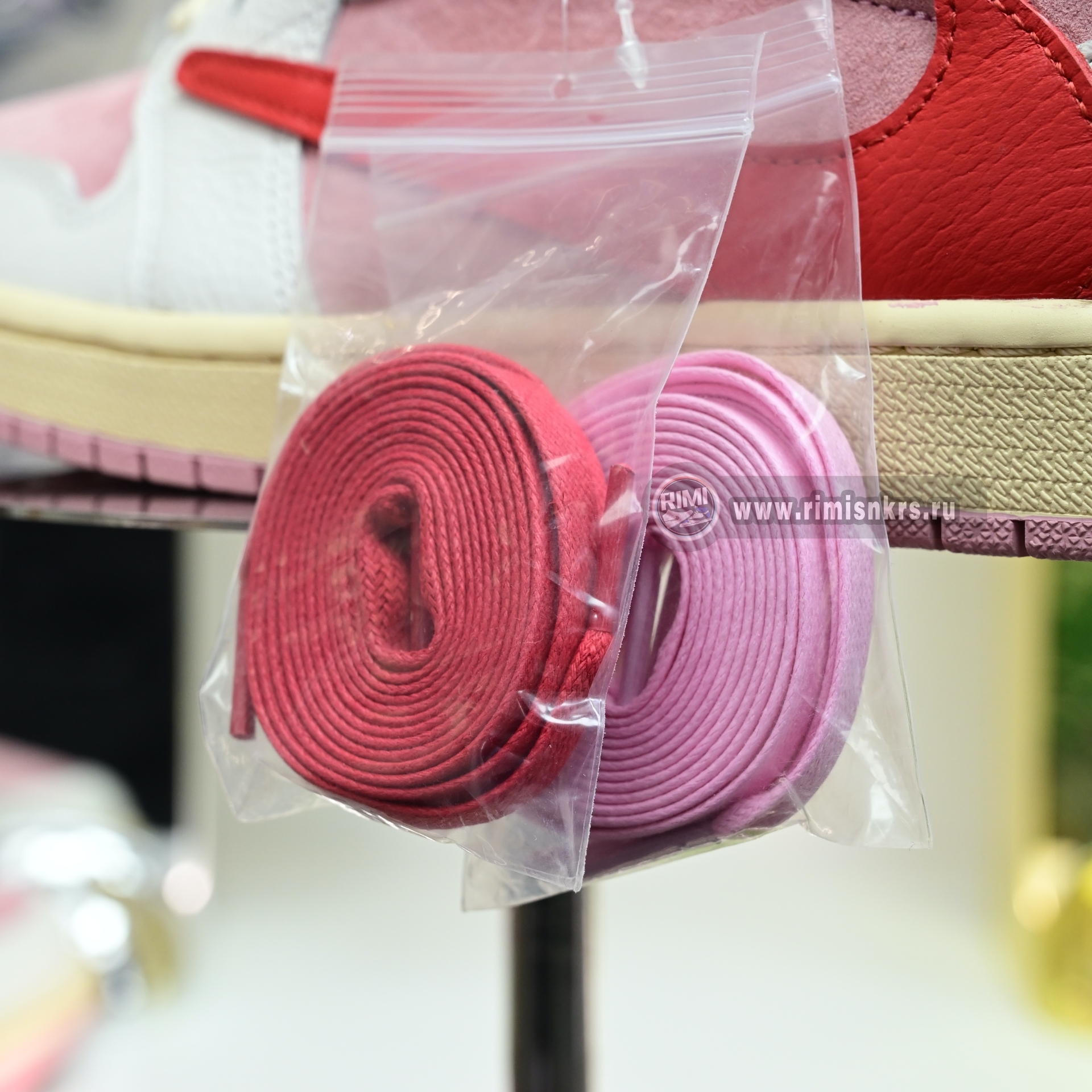 Travis Scott x Jordan 1 Retro Low Sail Shy Pink  DM7866-100