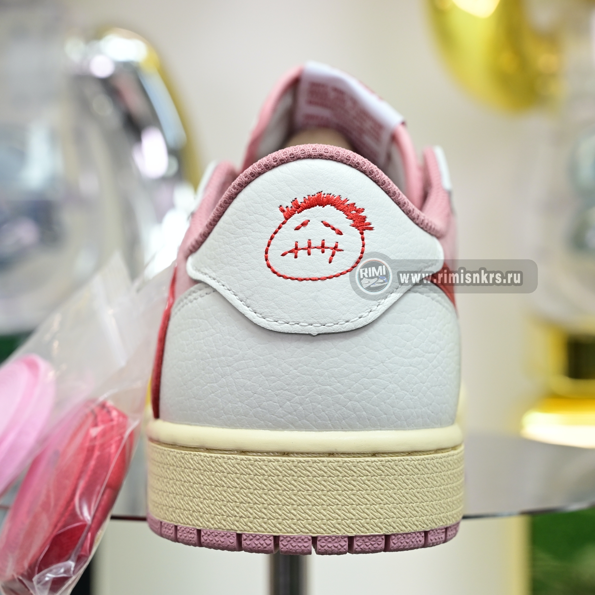Travis Scott x Jordan 1 Retro Low Sail Shy Pink  DM7866-100