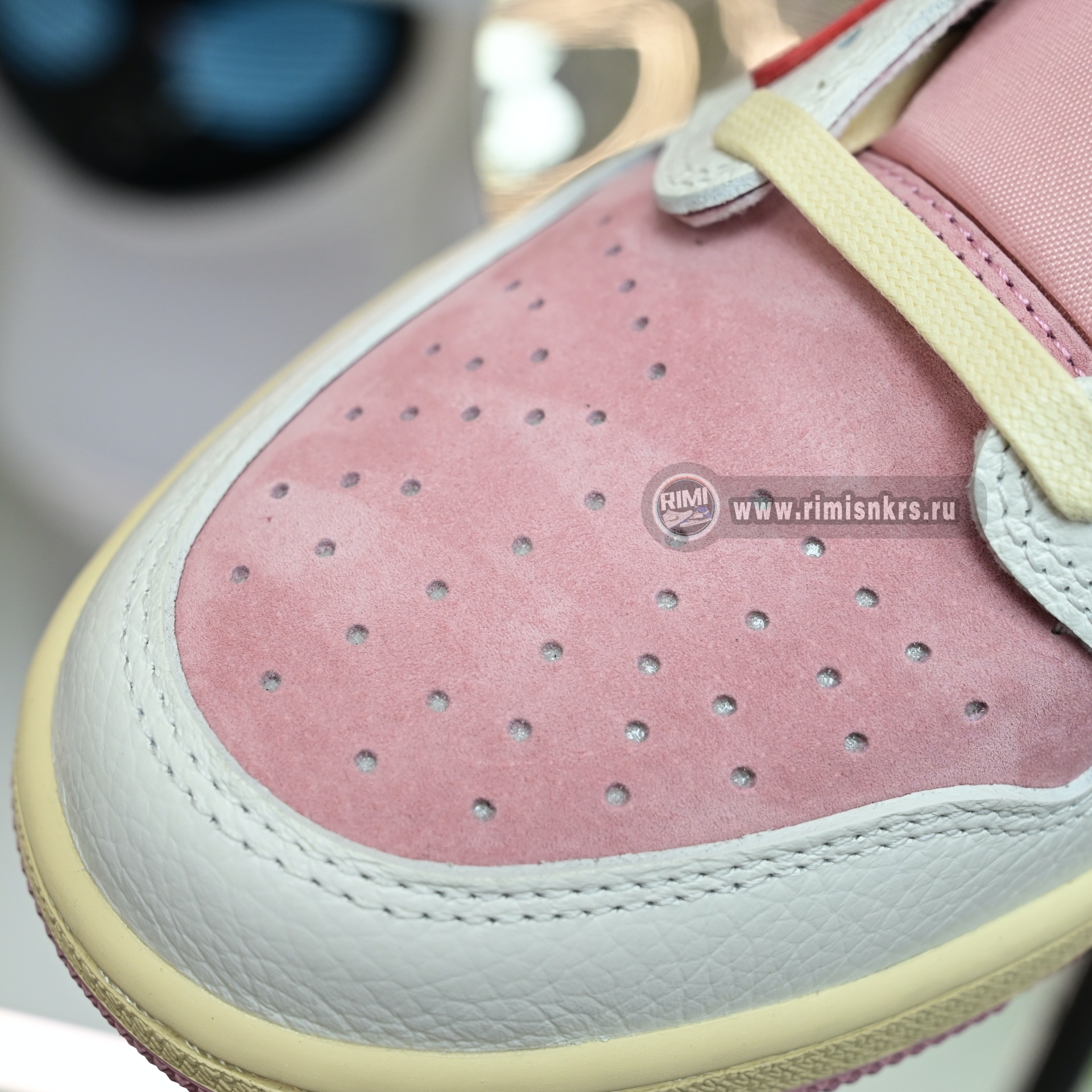 Travis Scott x Jordan 1 Retro Low Sail Shy Pink  DM7866-100