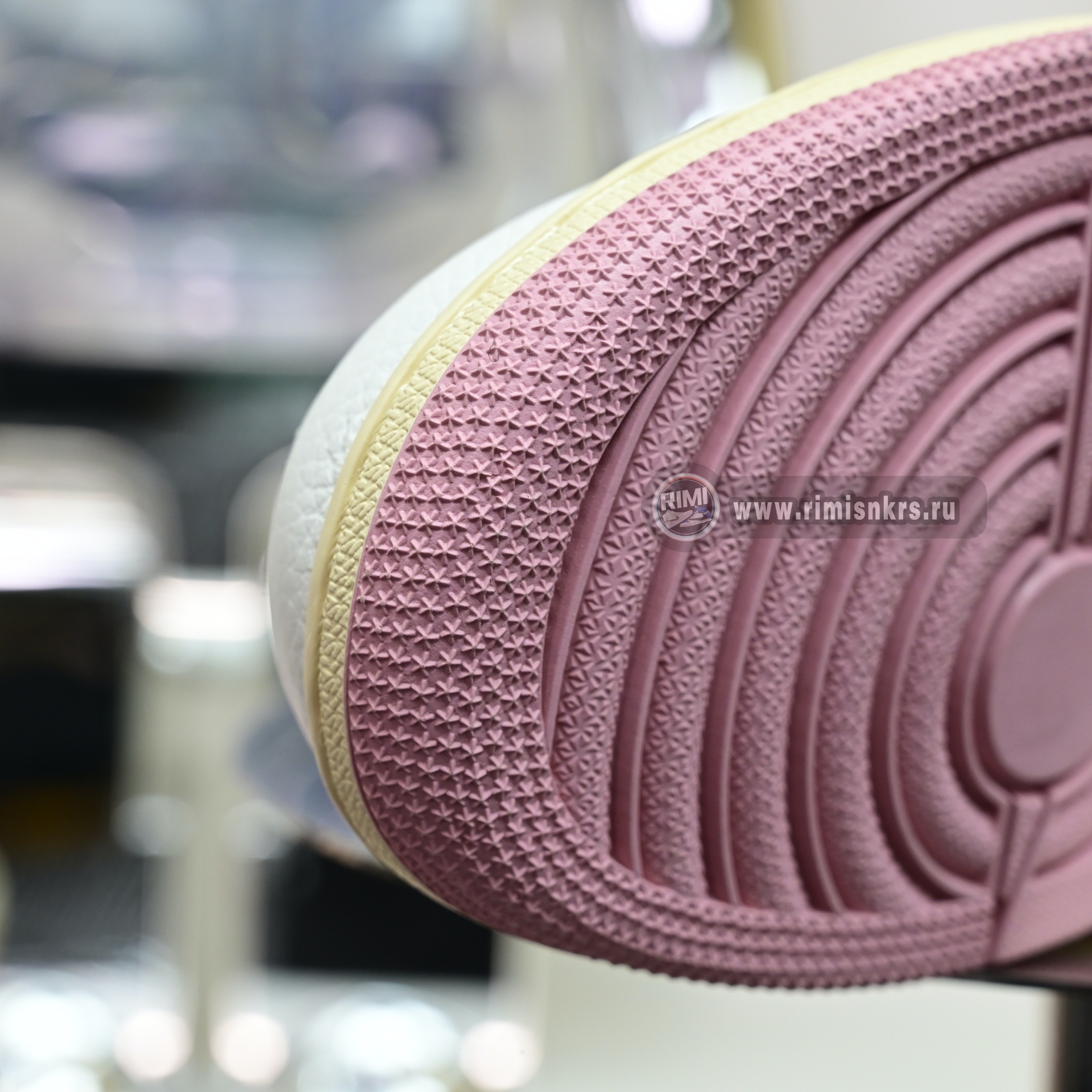 Travis Scott x Jordan 1 Retro Low Sail Shy Pink  DM7866-100