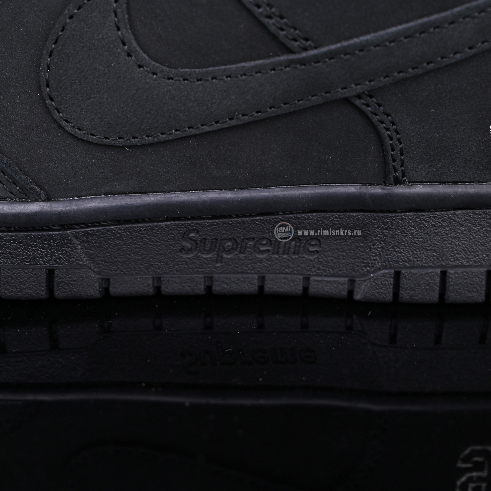 Supreme x Nike Dunk SB Low  HQ8487-001