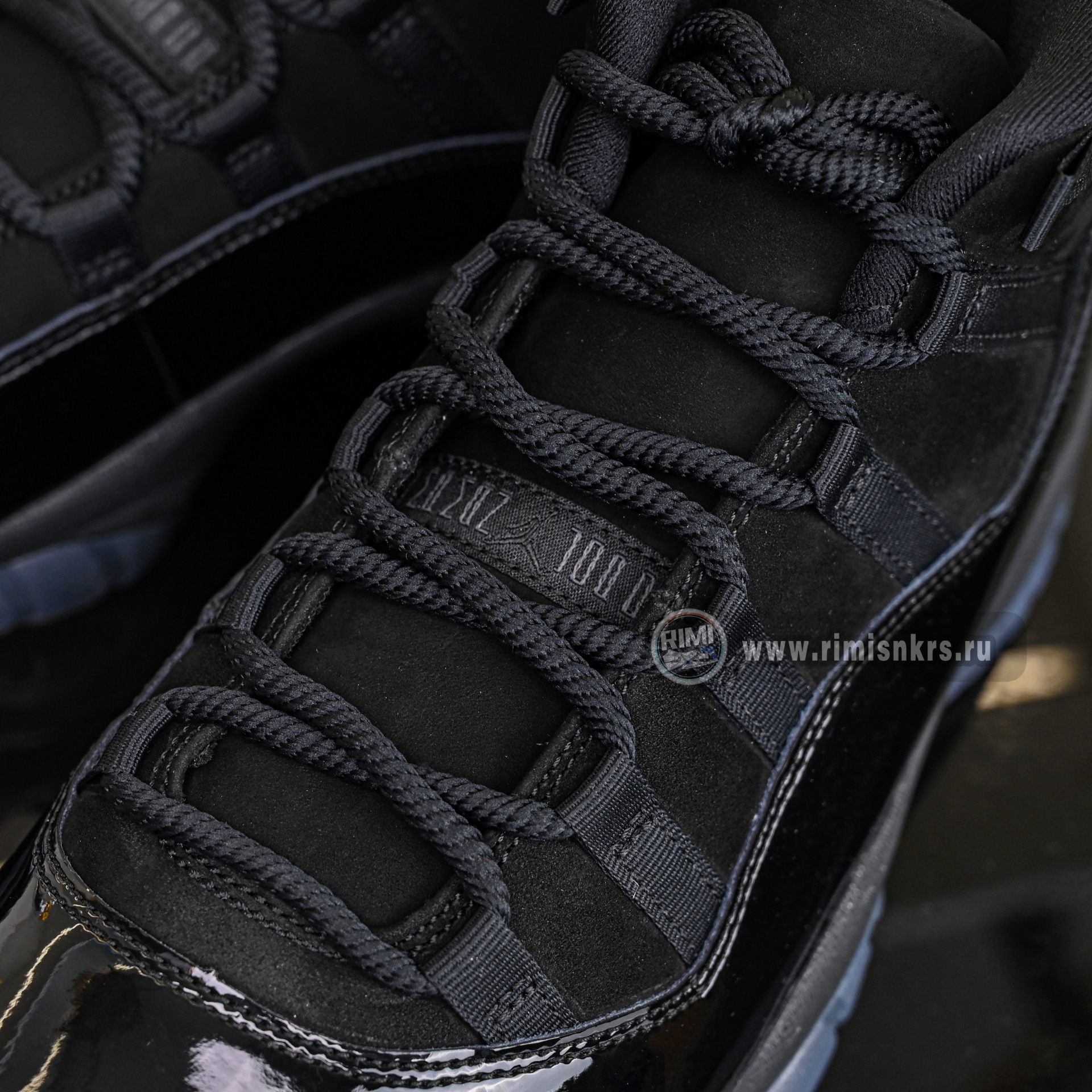 Air Jordan 11 retro cap and gown  378037-005