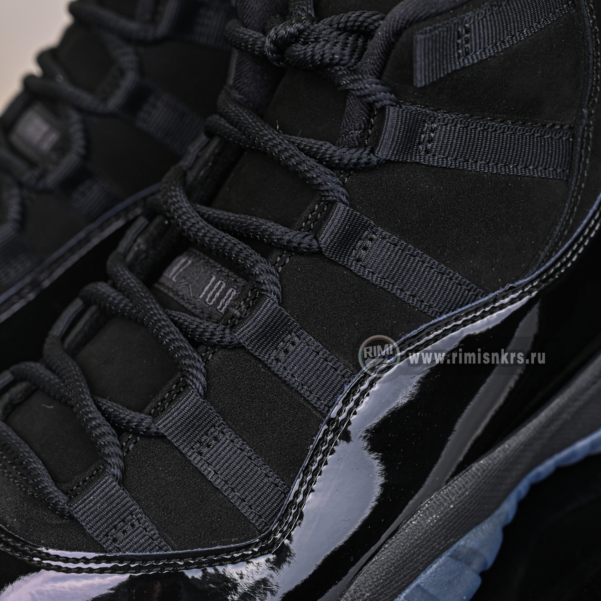 Air Jordan 11 retro cap and gown  378037-005