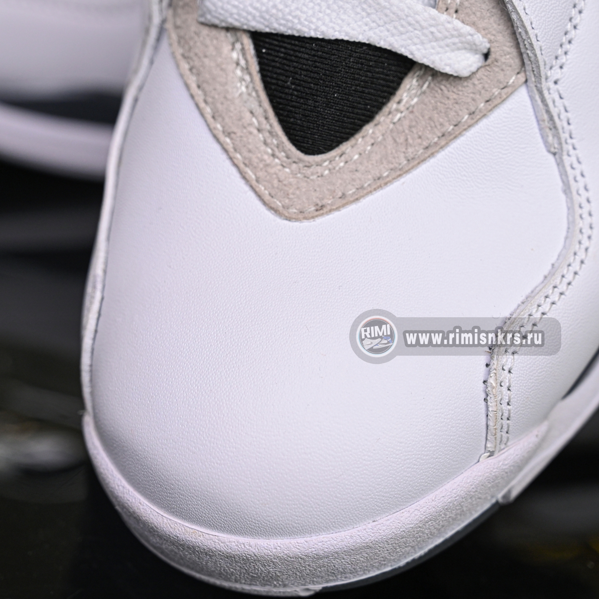 Air Jordan8“Bugs Bunny”2025   305381-100