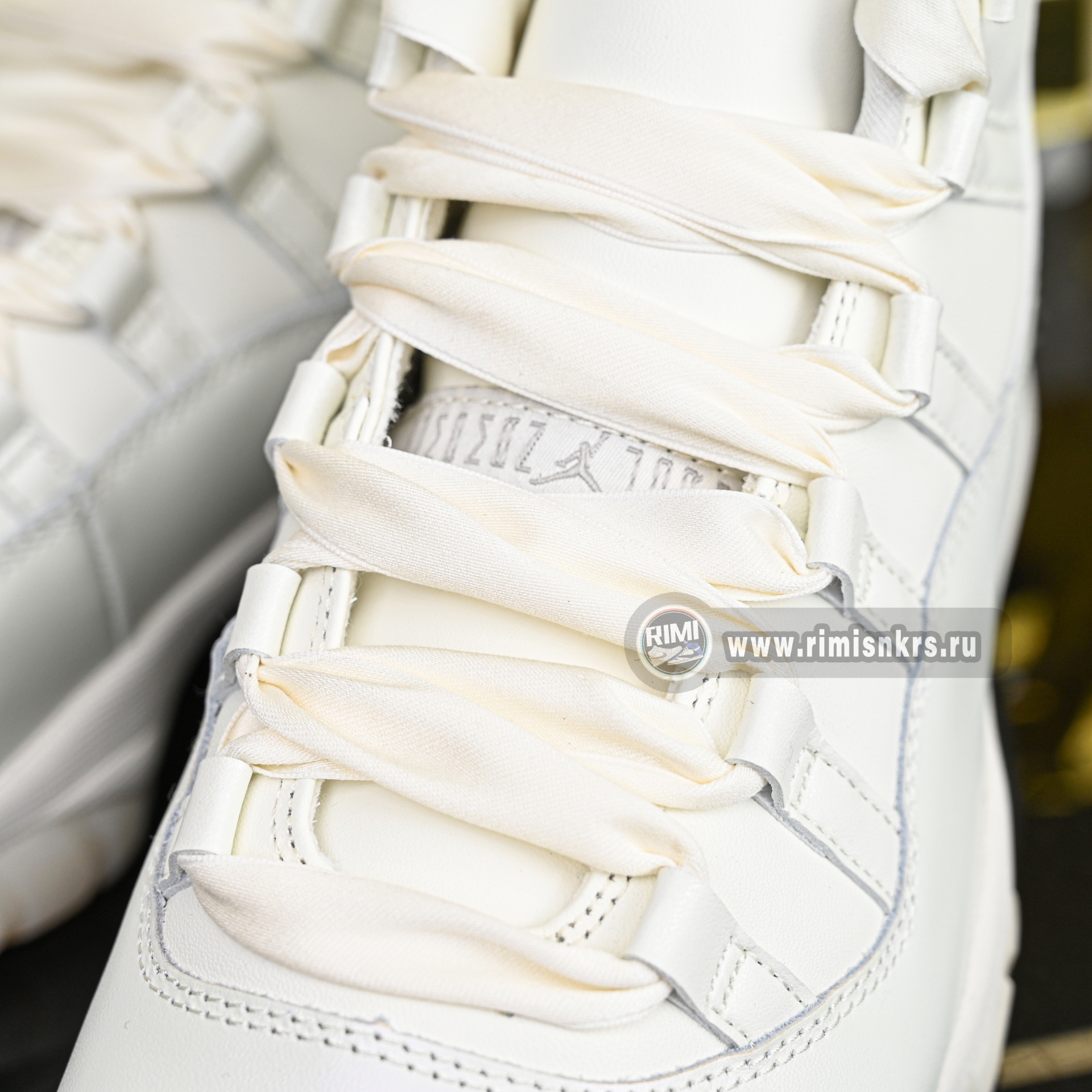 Air Jordan 11 RETRO“Pearl” AR0715-110