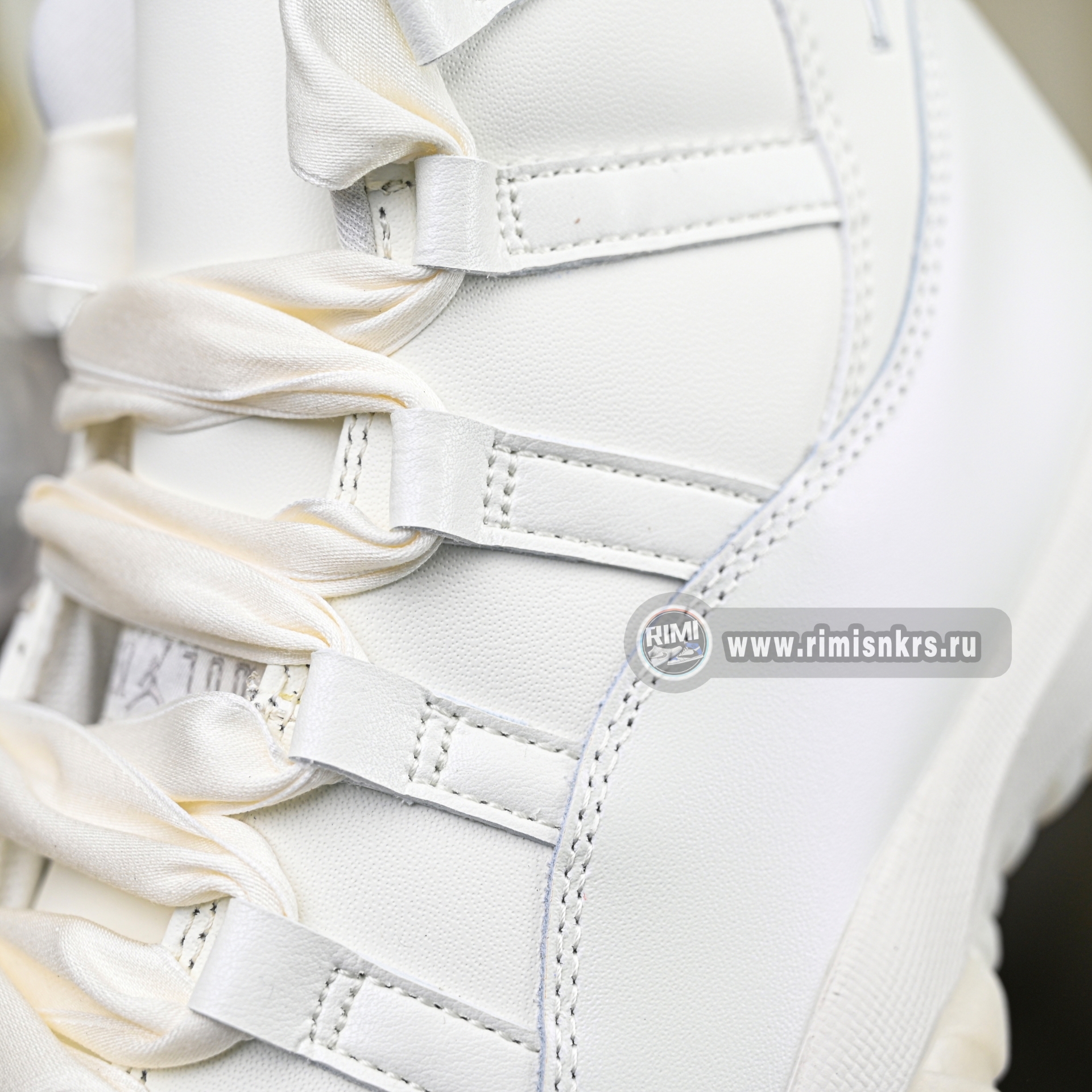 Air Jordan 11 RETRO“Pearl” AR0715-110