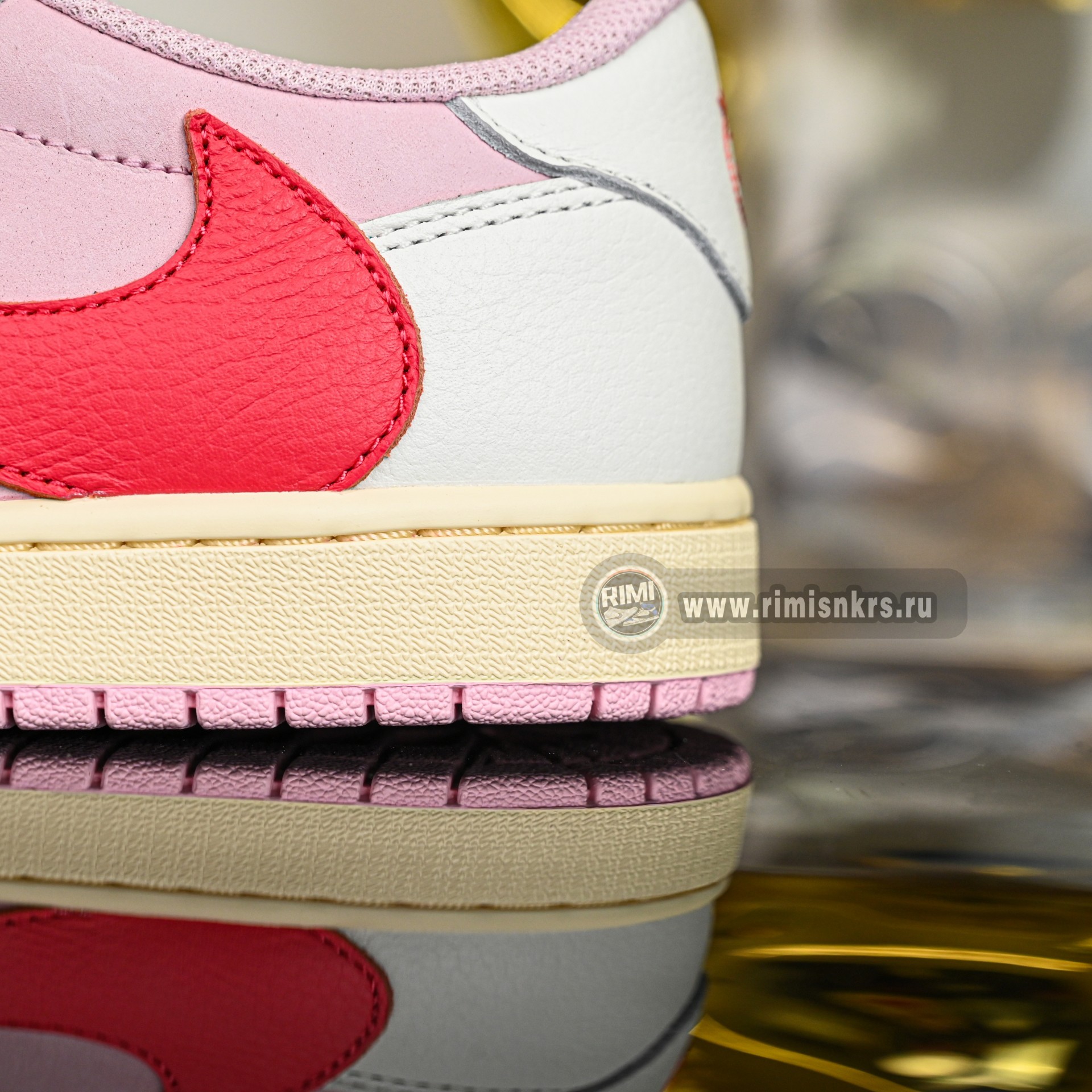 Travis Scott x  Air Jordan 1 Low OG IQ7604-101