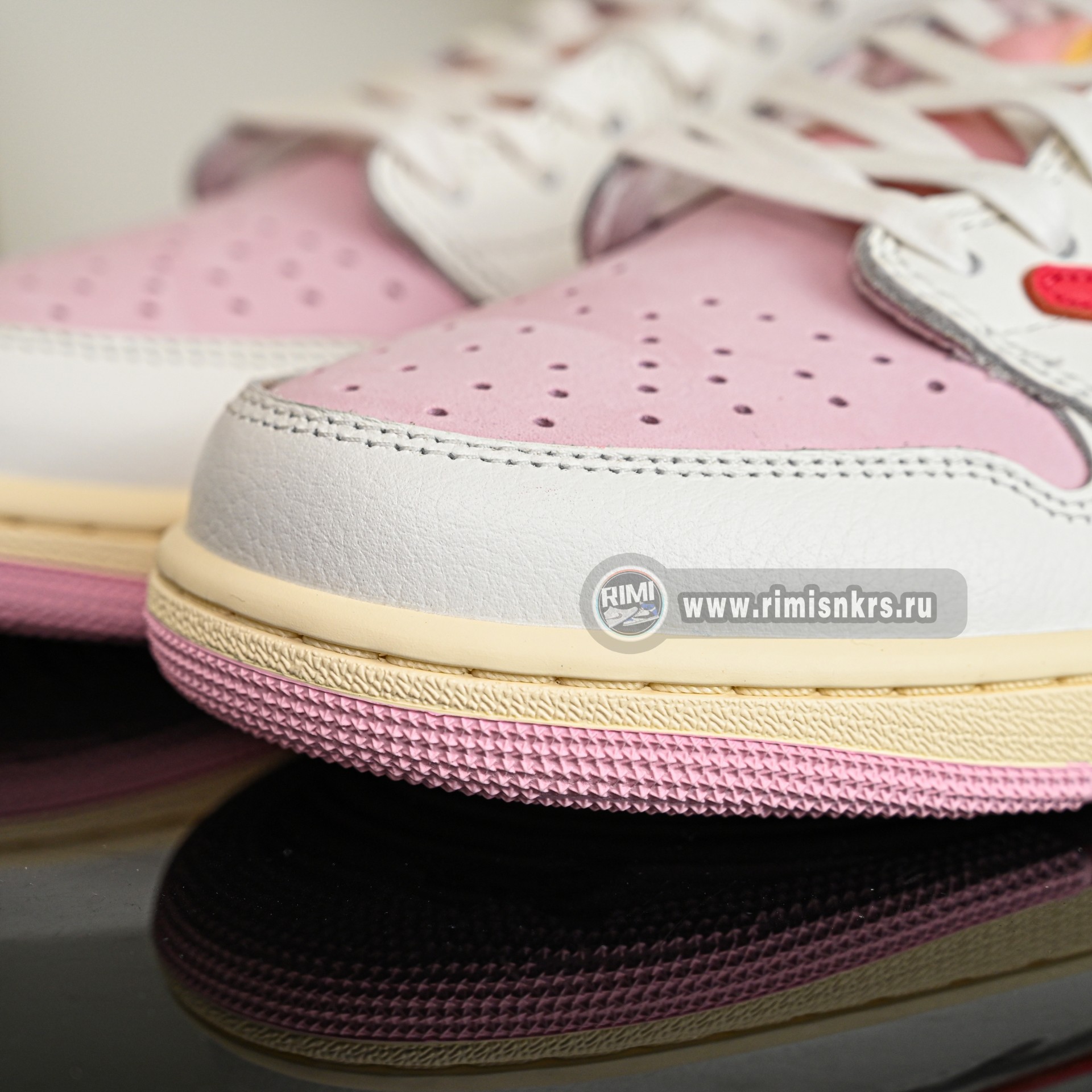 Travis Scott x  Air Jordan 1 Low OG IQ7604-101