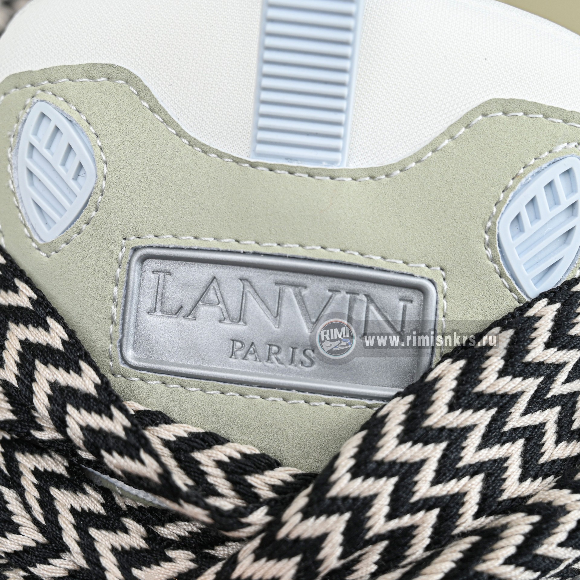 Lanvin  Curb