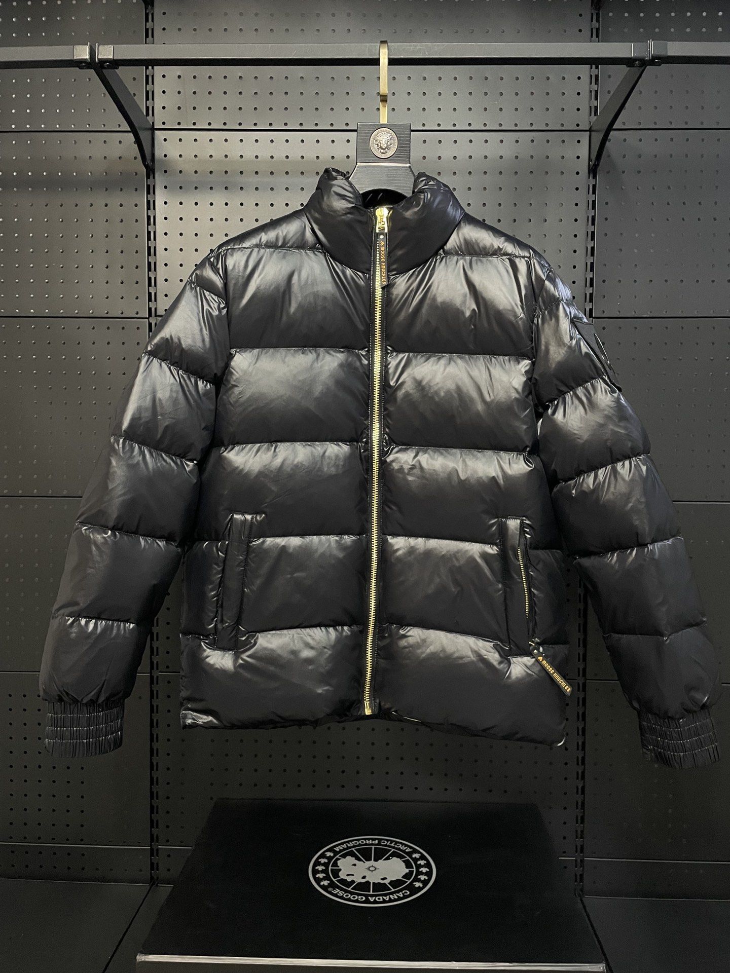 39_MOOSE KNUCKLES Down Jacket