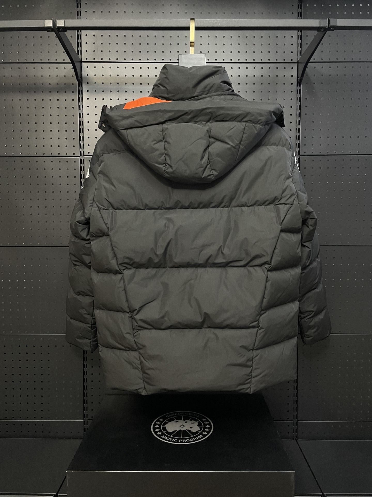 42_MOOSE KNUCKLES Down Jacket